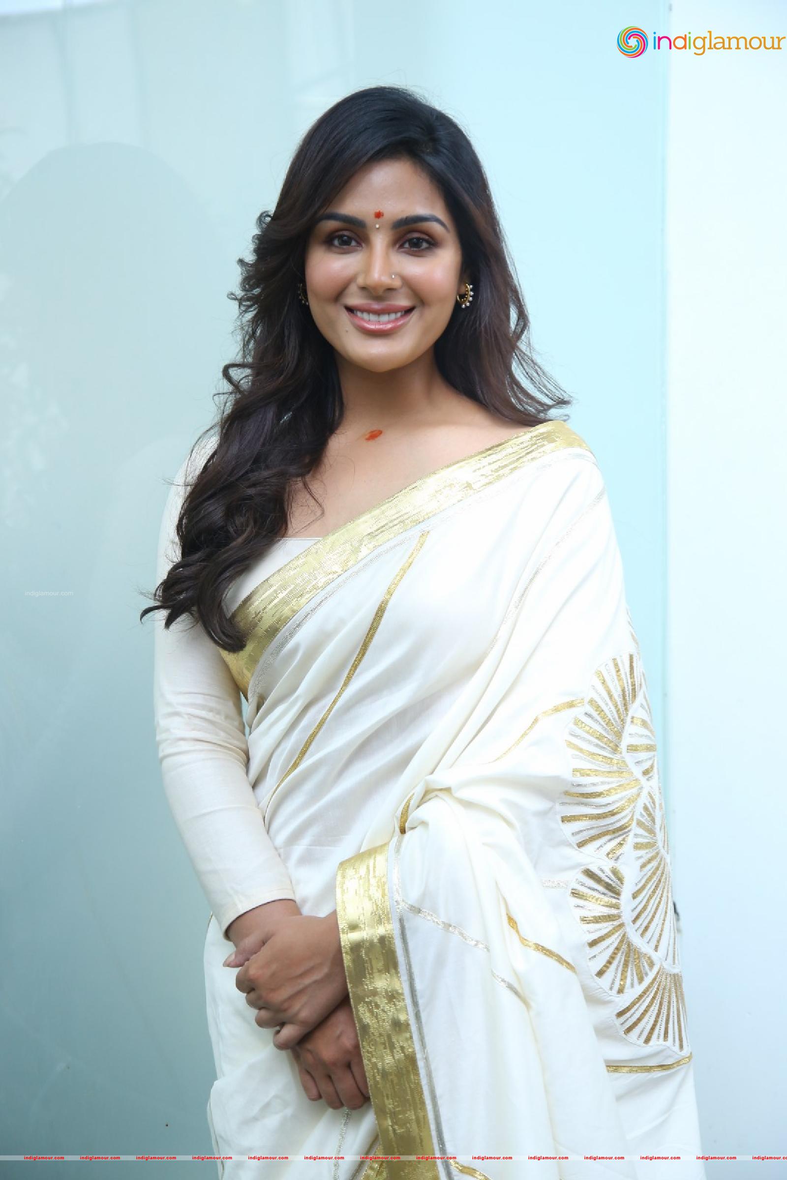 Samyukta Menon Actress hd photo