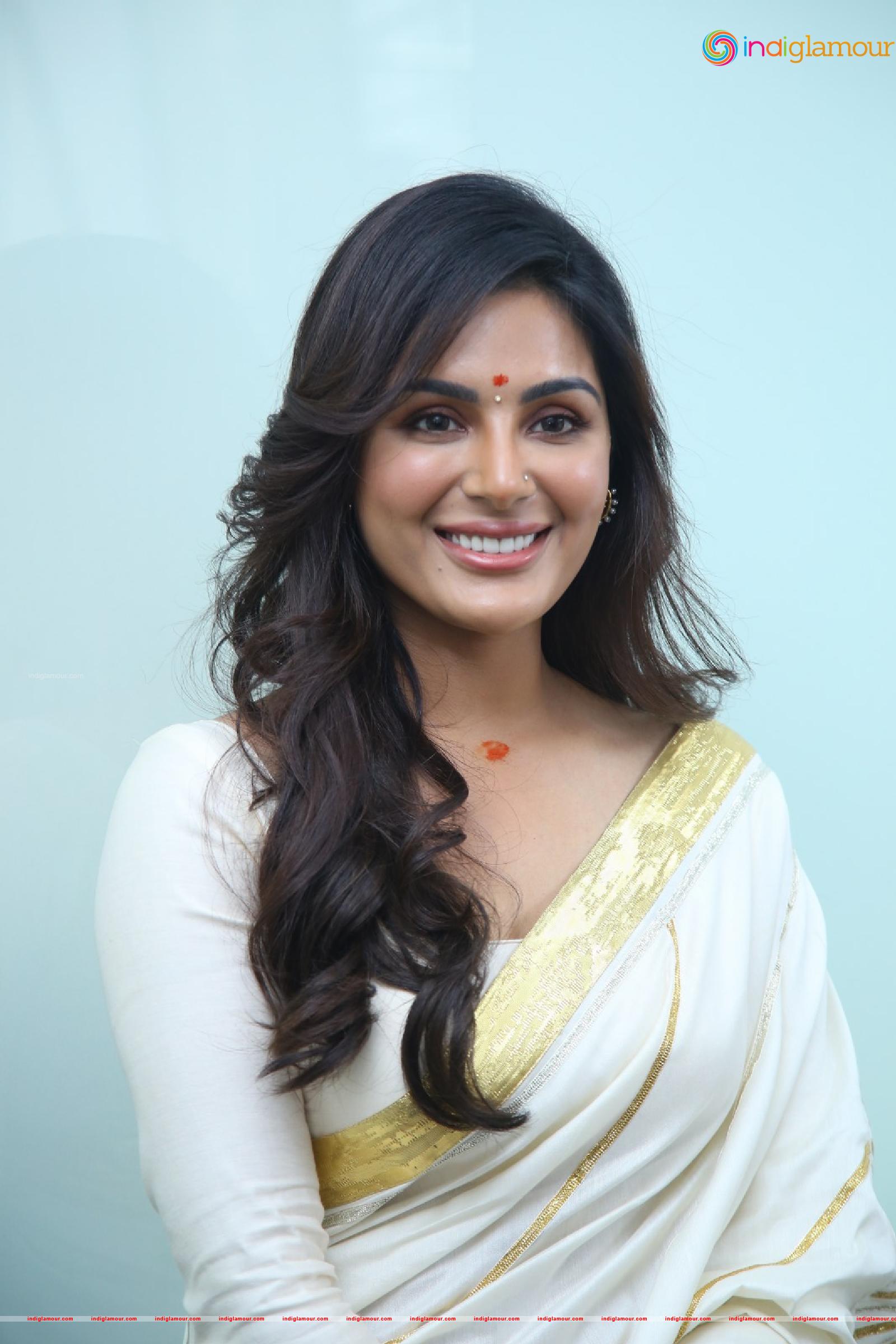 Samyukta Menon Actress hd photo