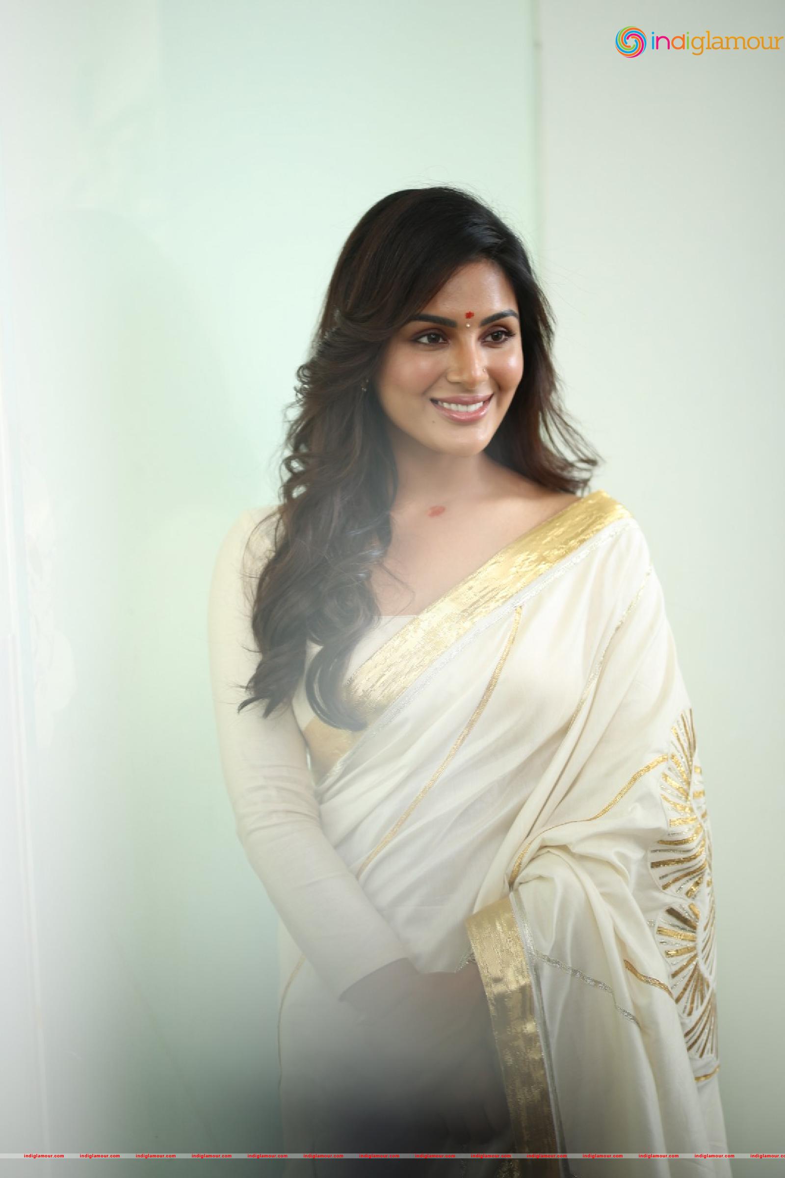 Samyukta Menon Actress hd photo