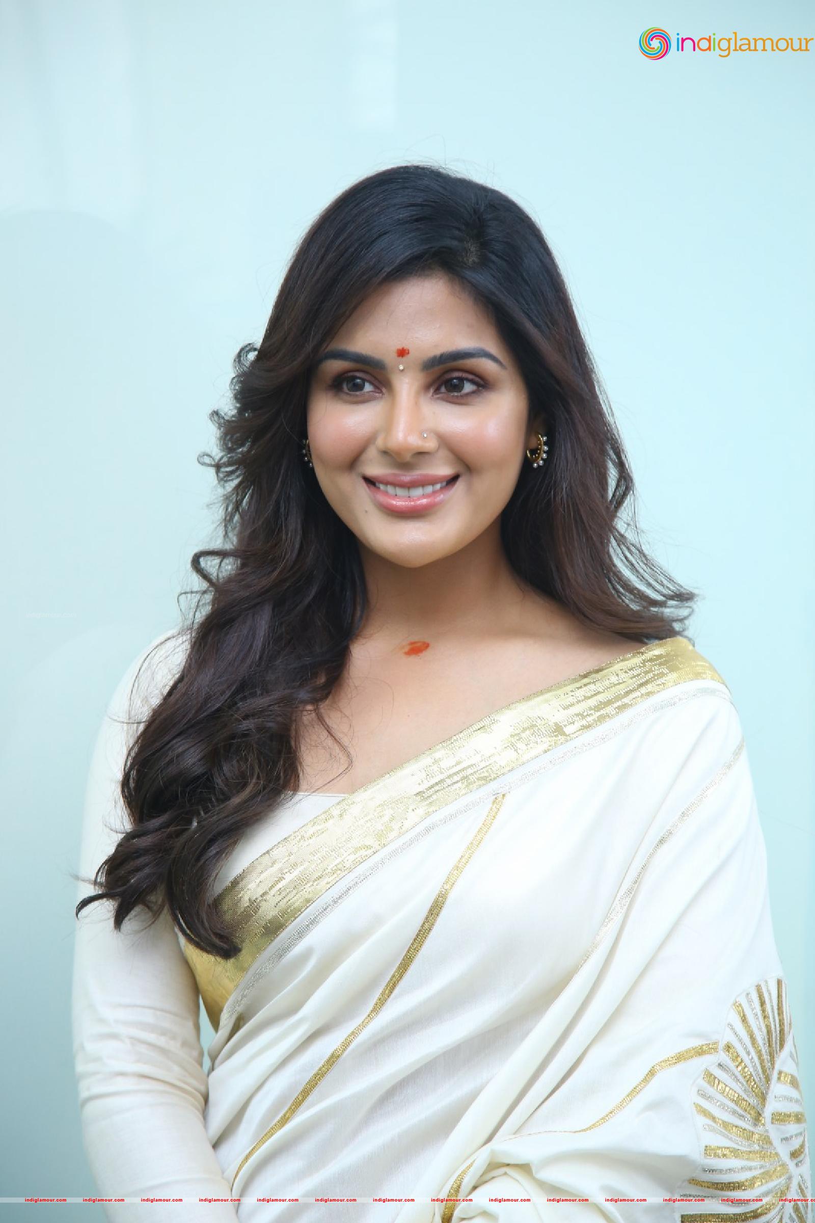 Samyukta Menon Actress hd photo