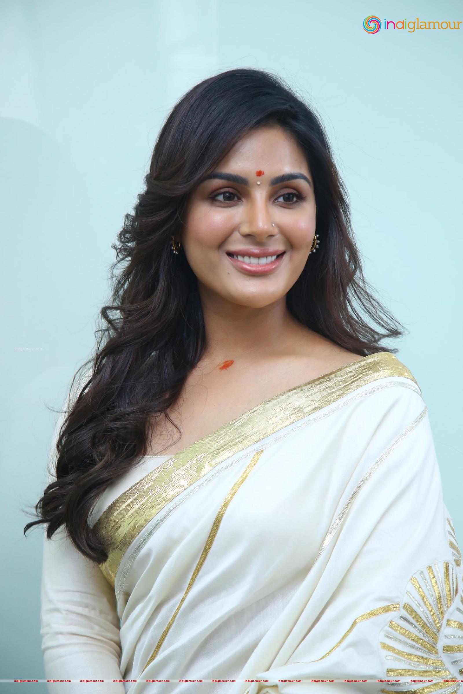 Samyukta Menon Actress hd photo