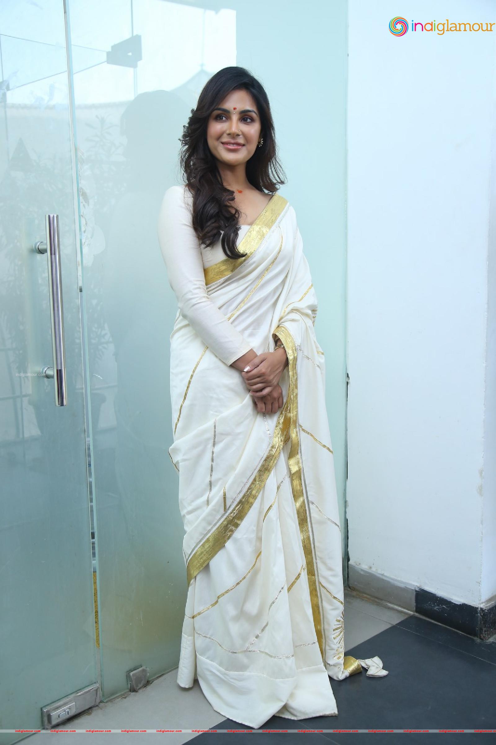 Samyukta Menon Actress hd photo