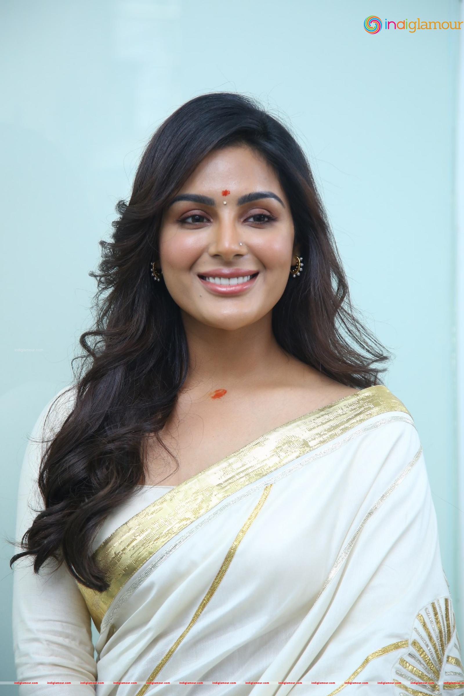 Samyukta Menon Actress hd photo