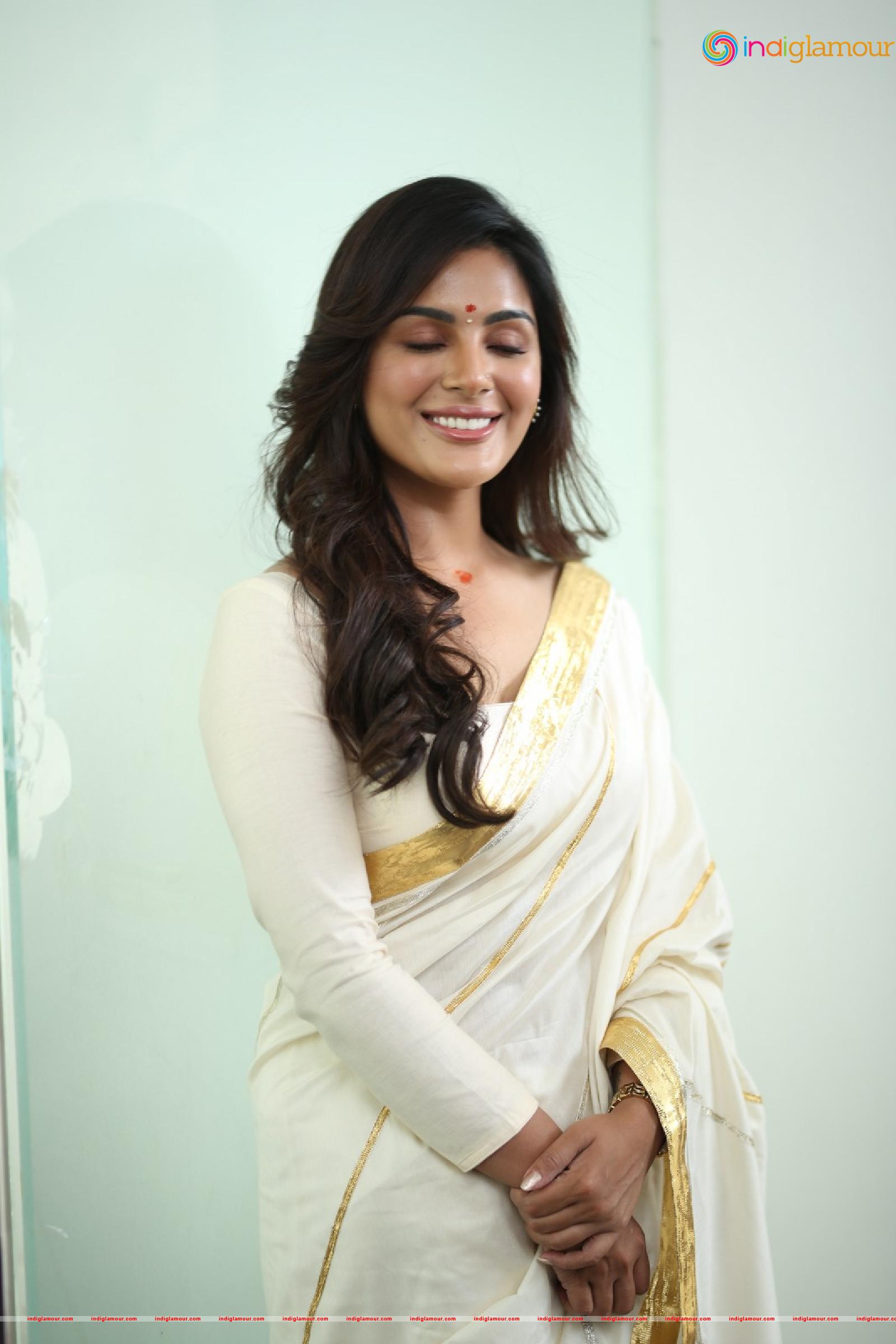 Samyukta Menon Actress hd photo