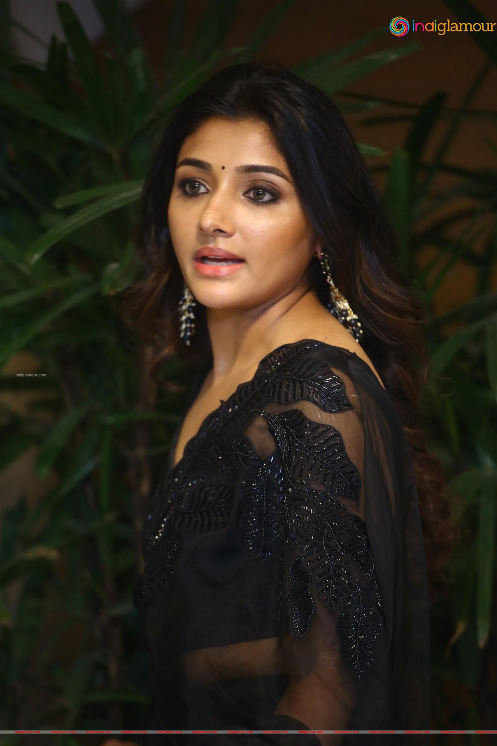 Mirnaa Actress hd photo