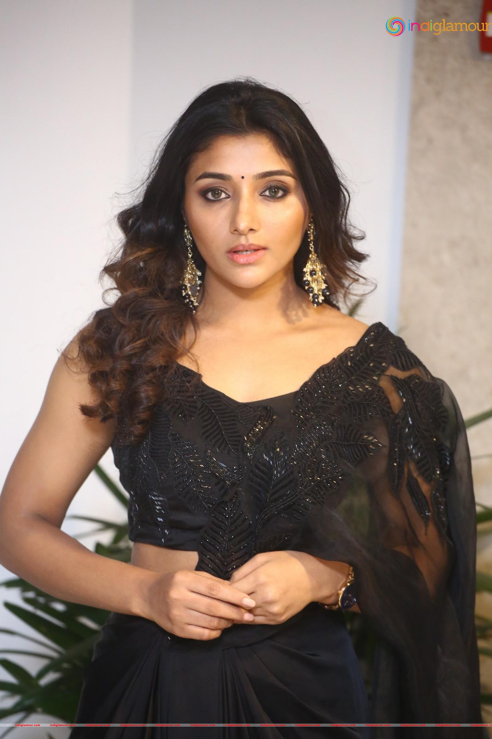 Mirnaa Actress hd photo