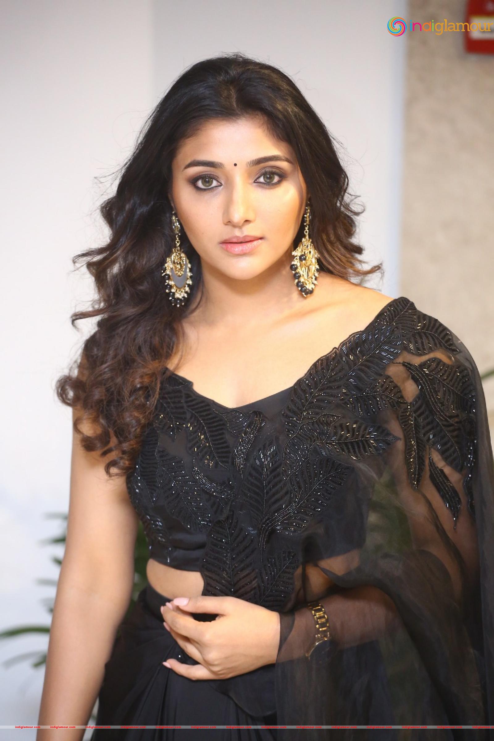 Mirnaa Actress hd photo