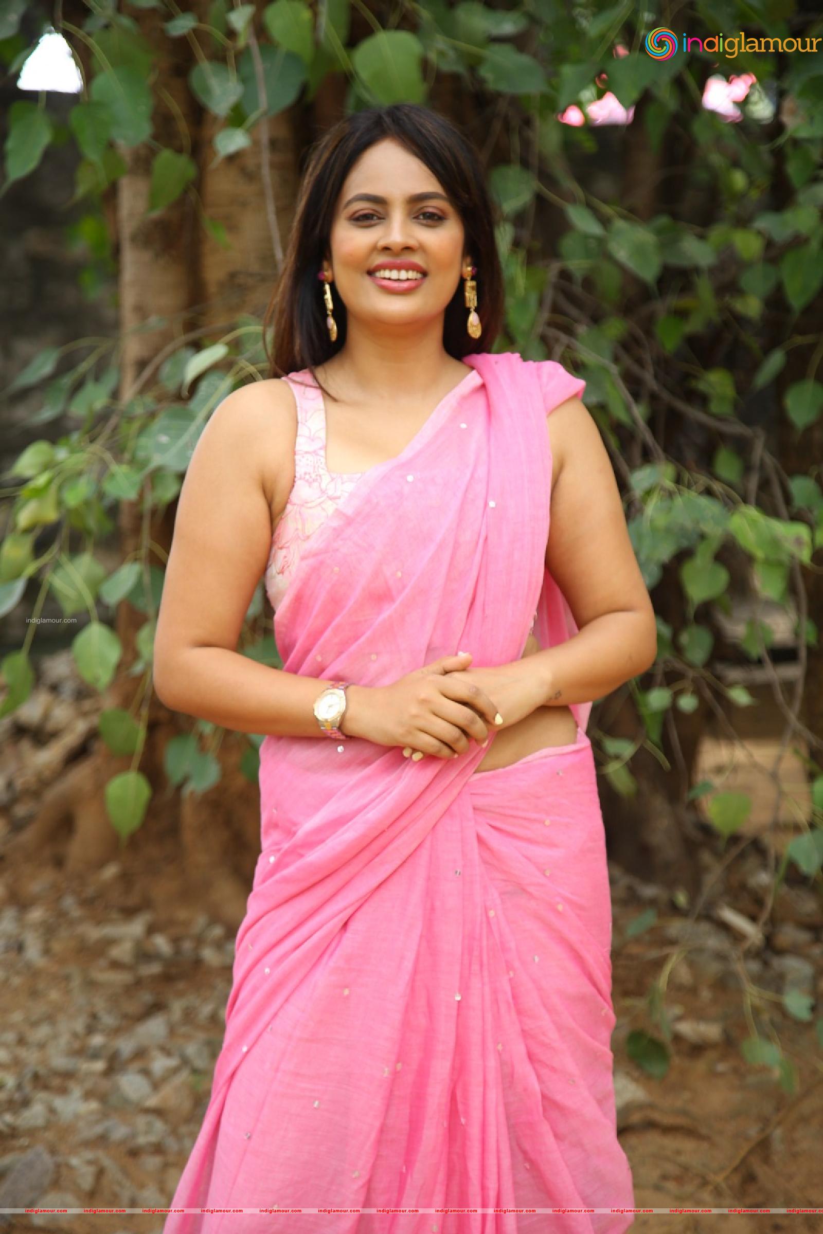 Nanditha Swetha Actress hd photo