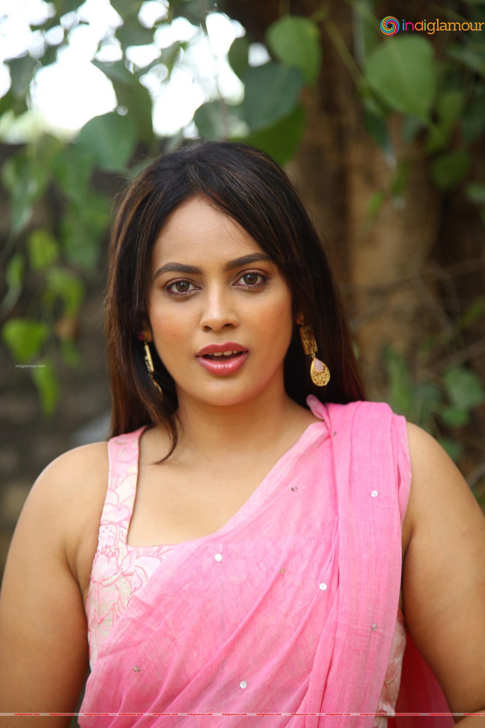 Nanditha Swetha Actress hd photo