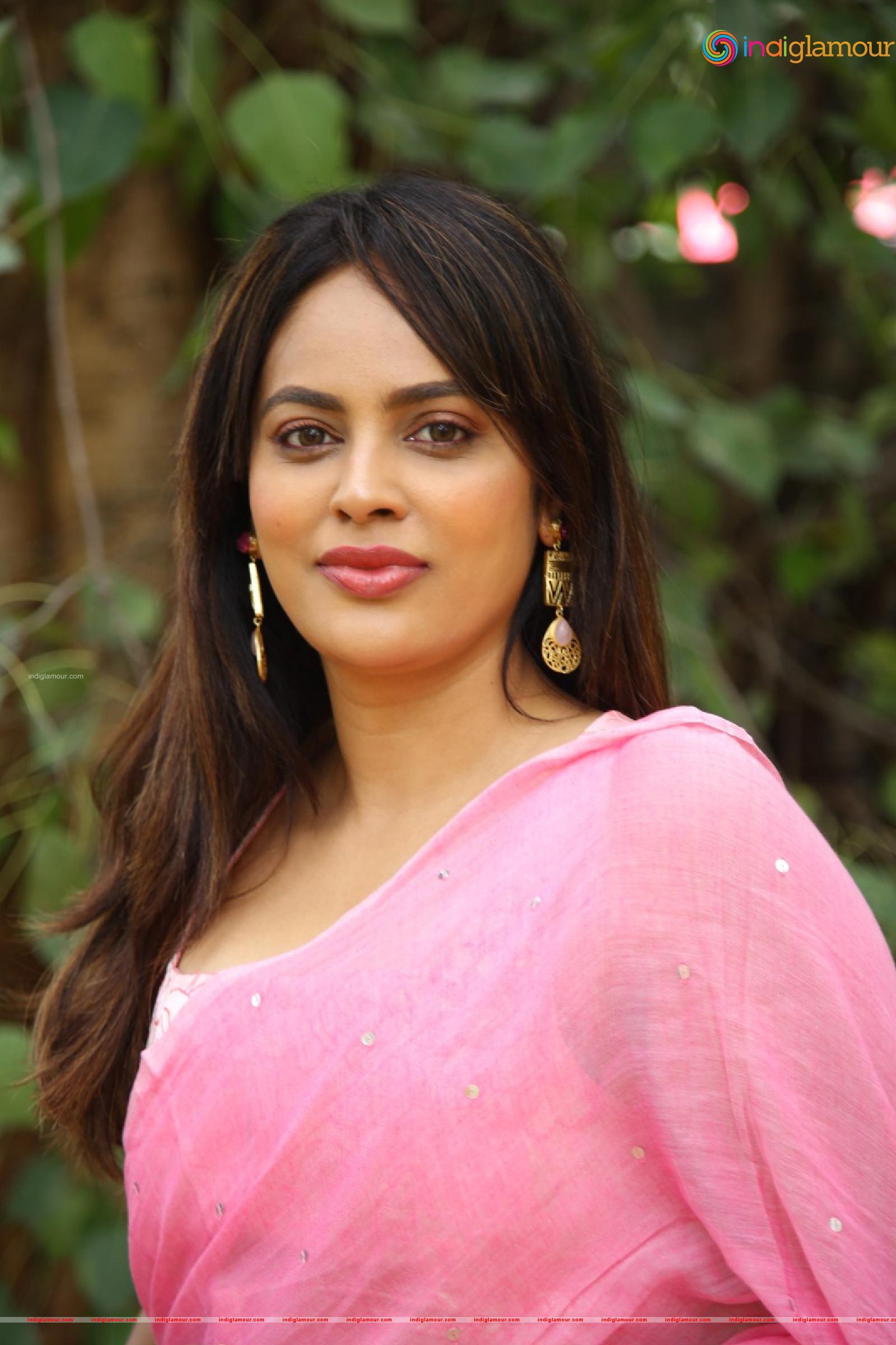 Nanditha Swetha Actress hd photo