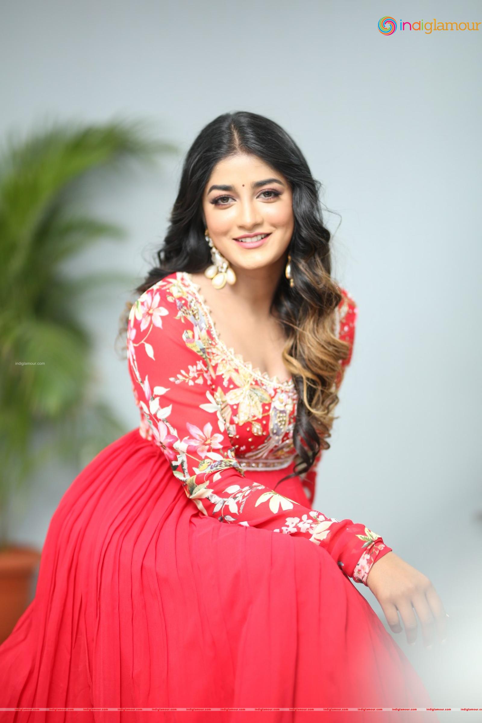 Dimple Hayathi Actress hd photo