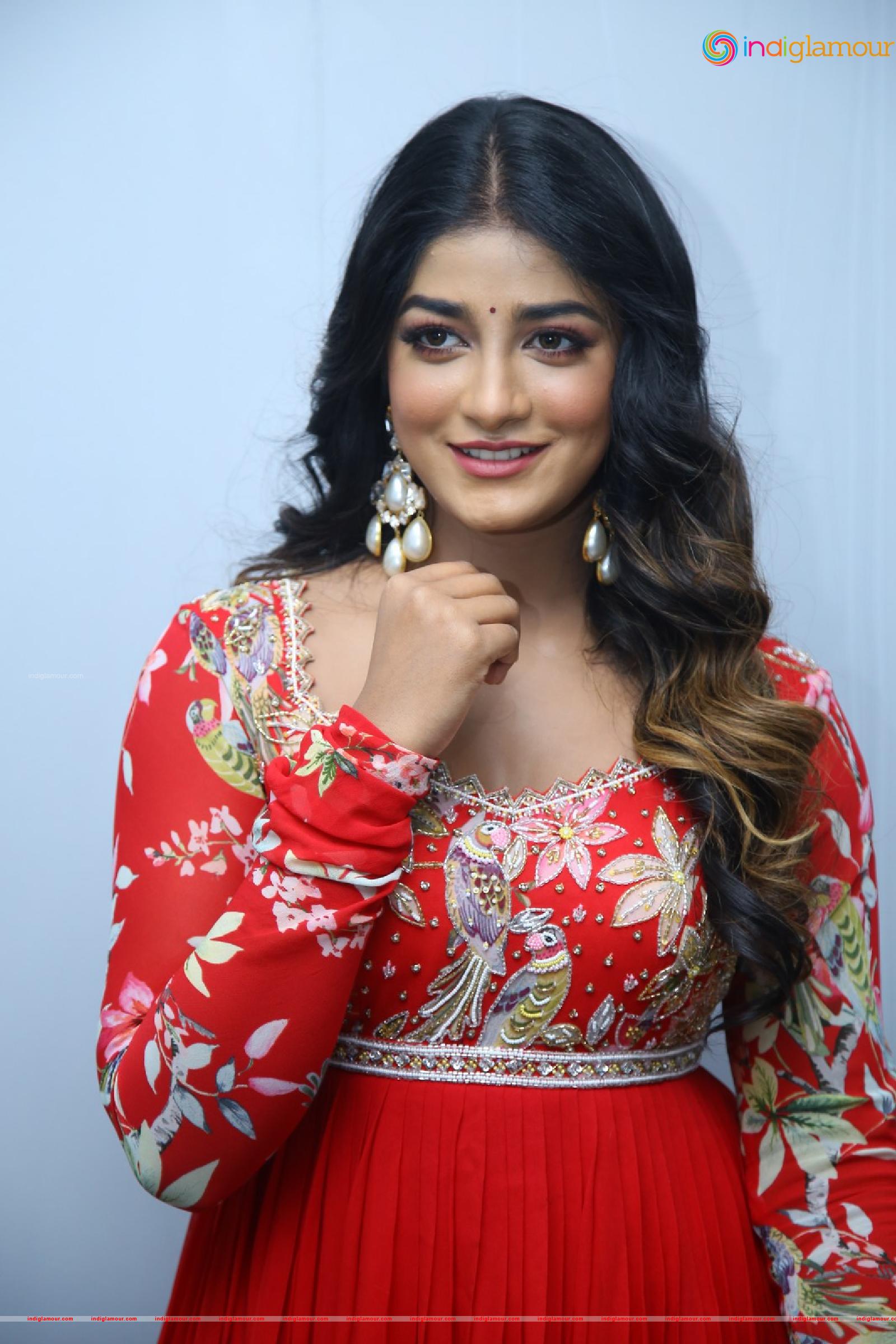 Dimple Hayathi Actress hd photo