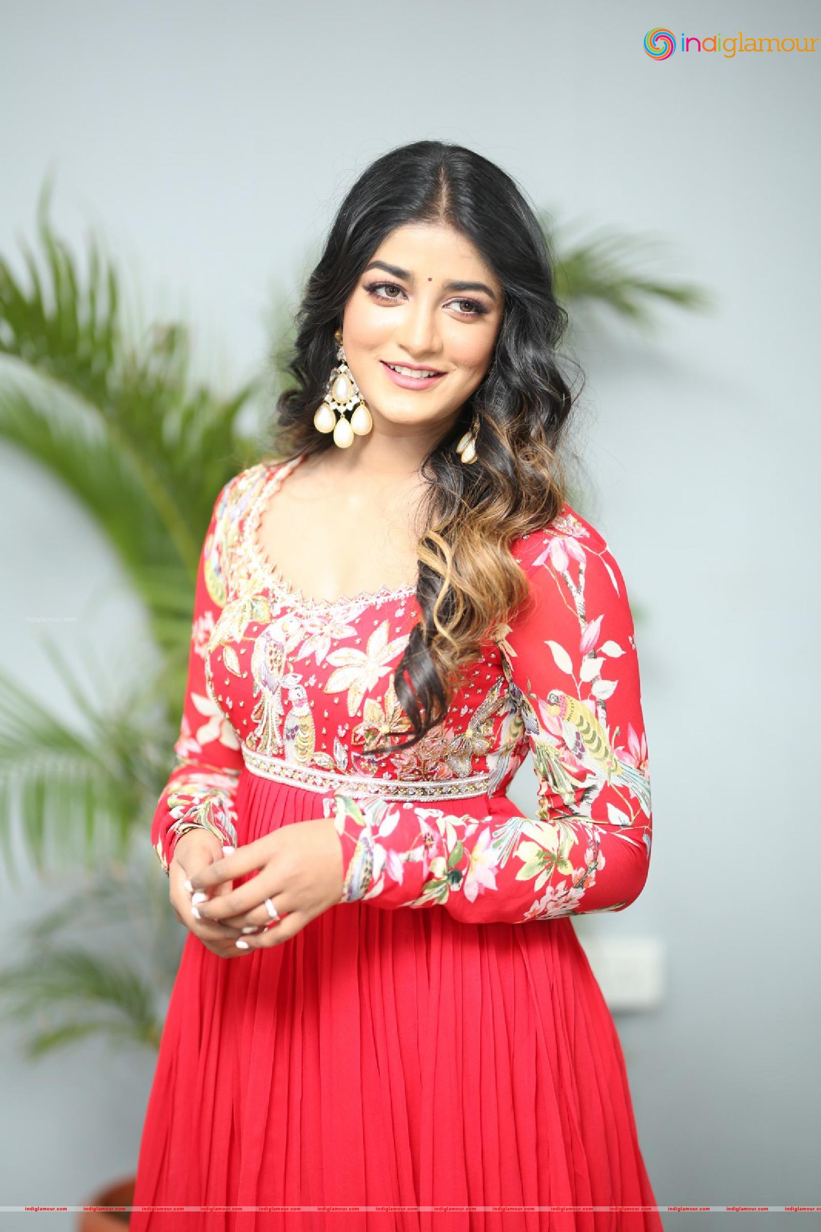 Dimple Hayathi Actress hd photo