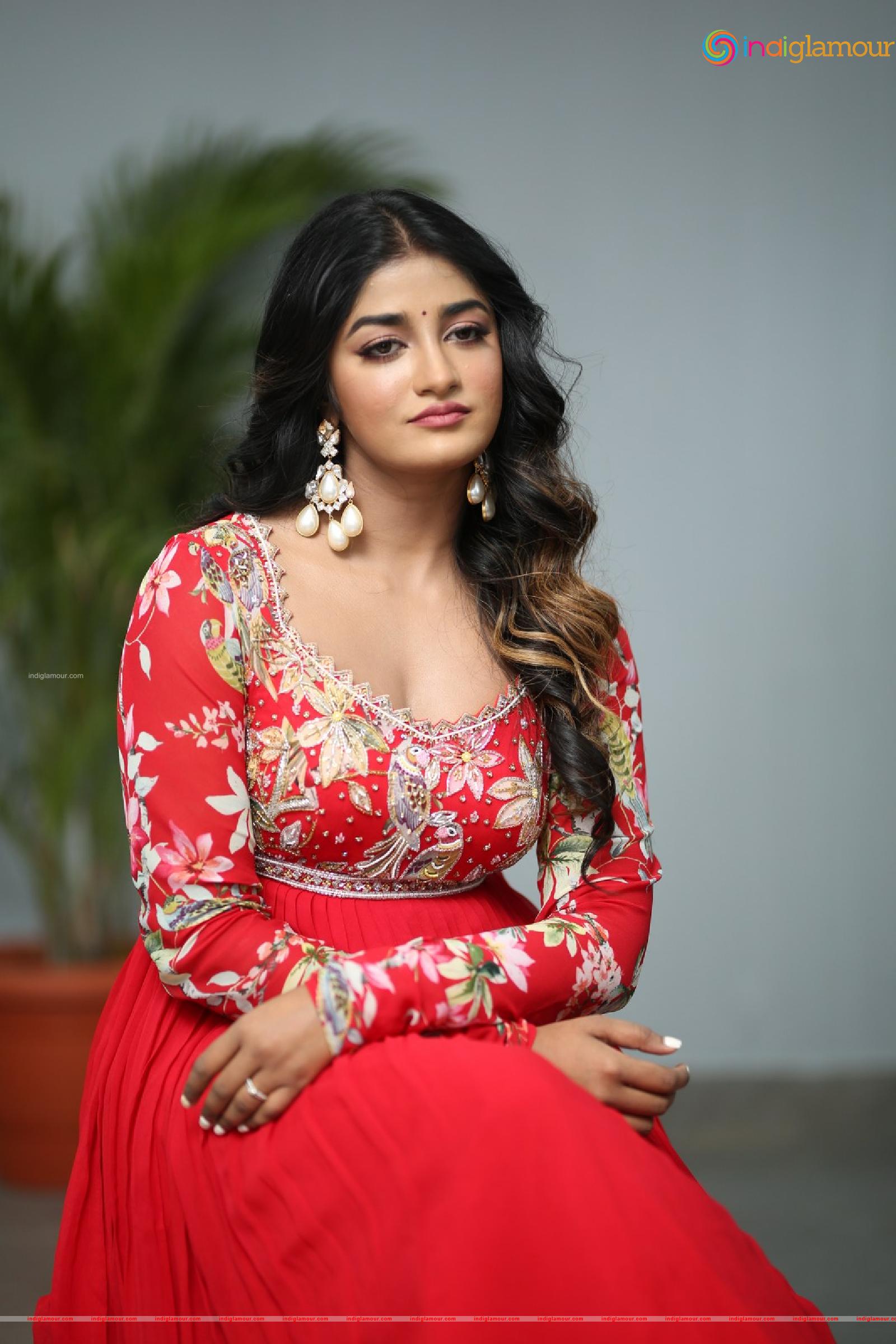 Dimple Hayathi Actress hd photo