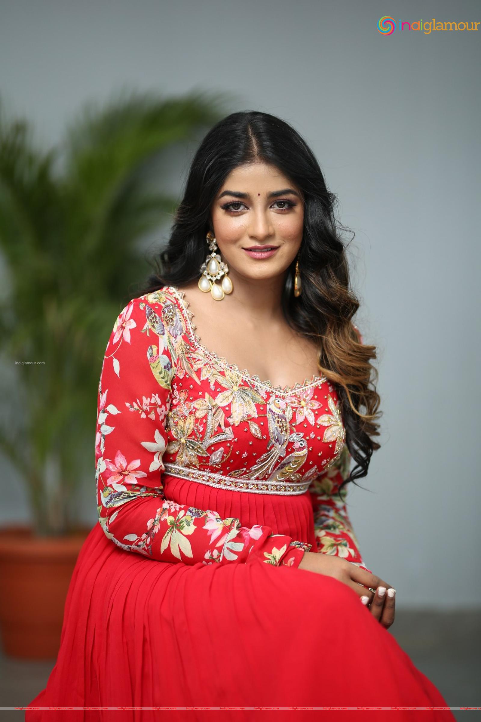 Dimple Hayathi Actress hd photo