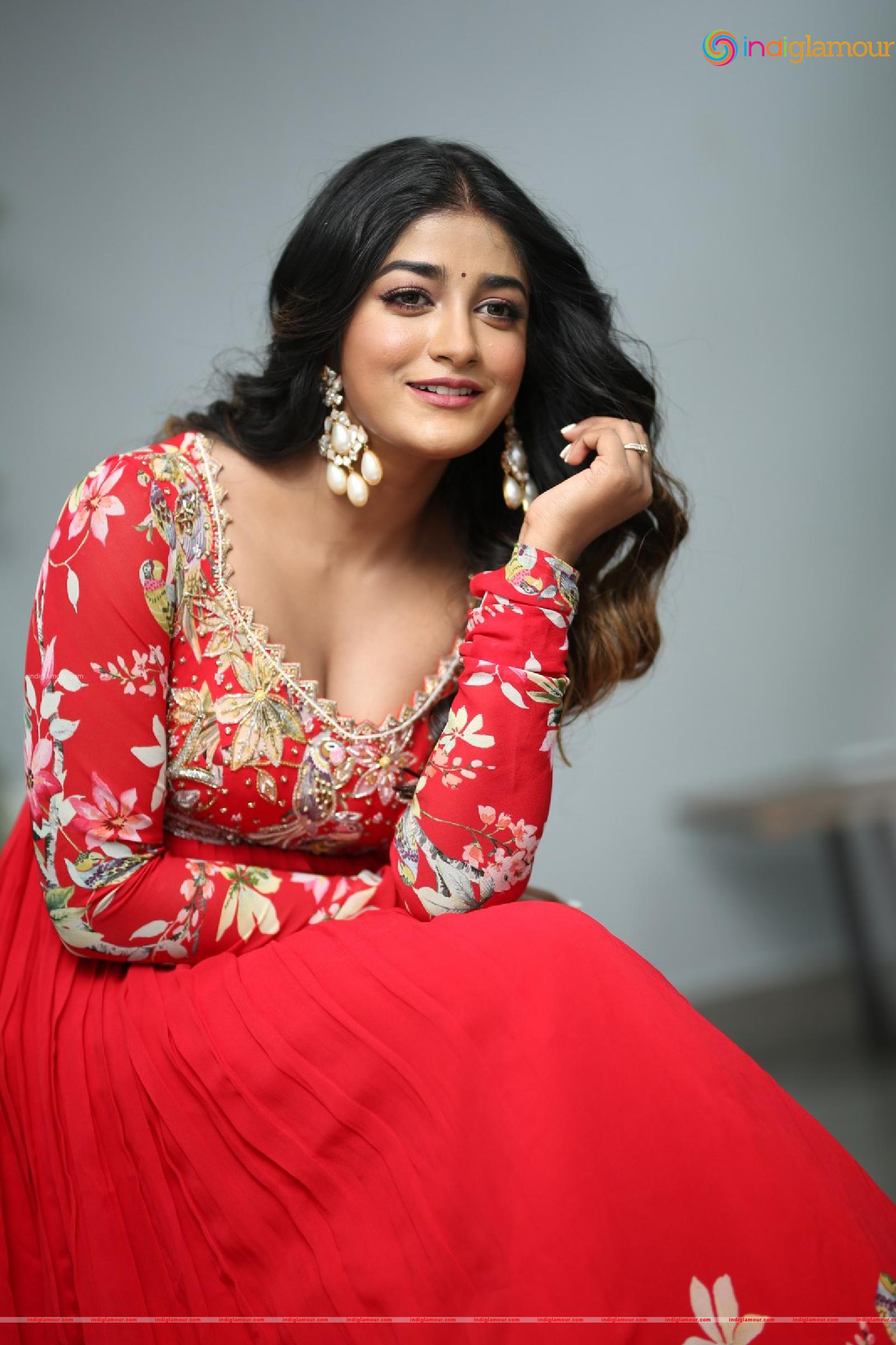 Dimple Hayathi Actress hd photo