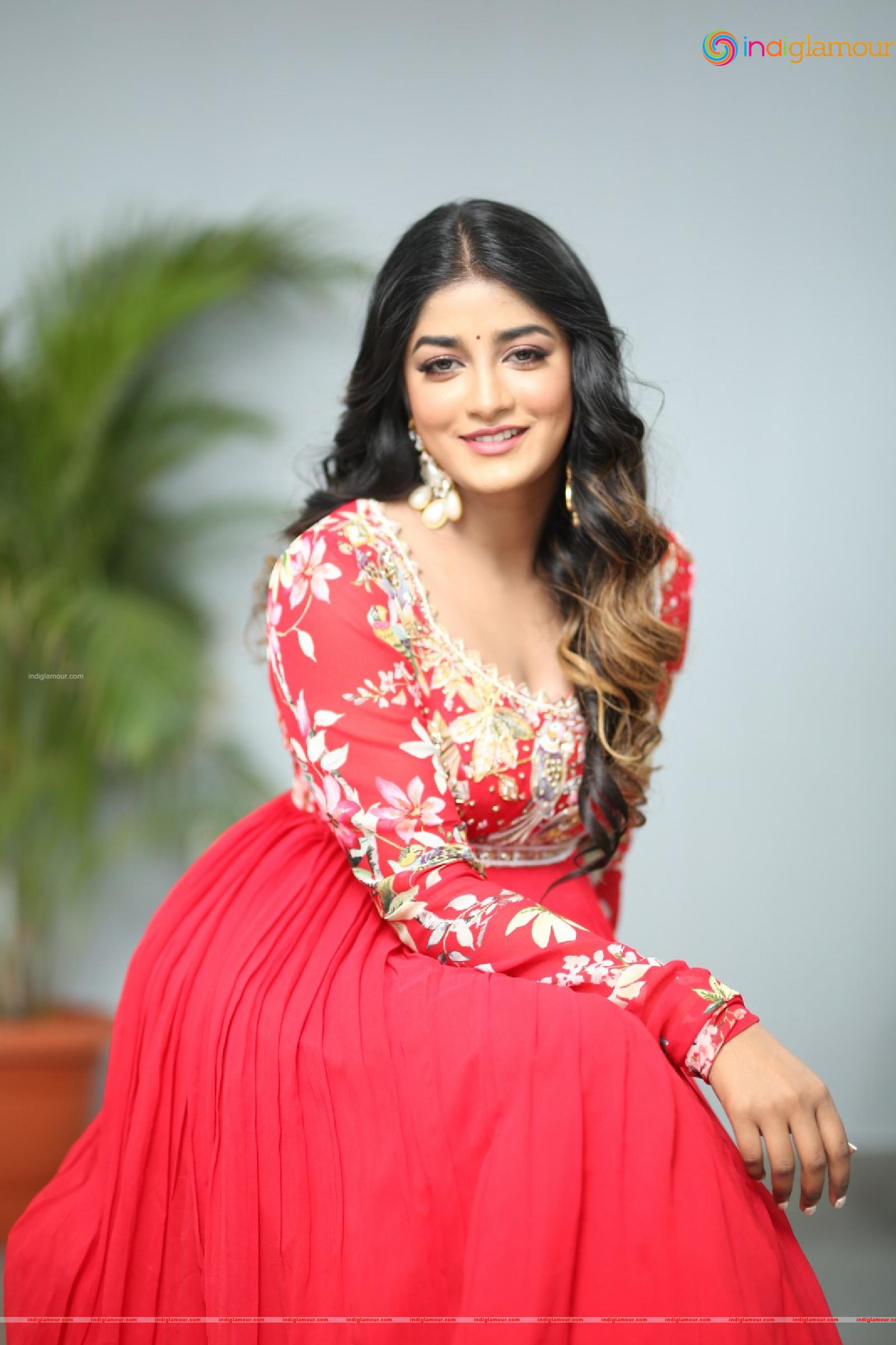 Dimple Hayathi Actress hd photo
