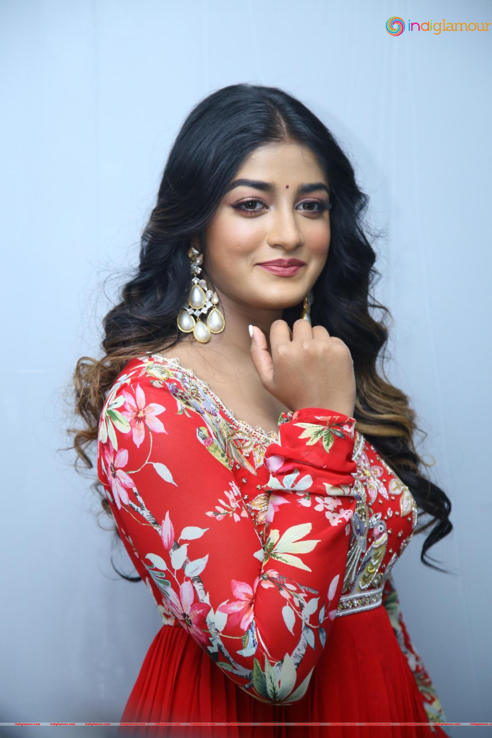 Dimple Hayathi Actress hd photo