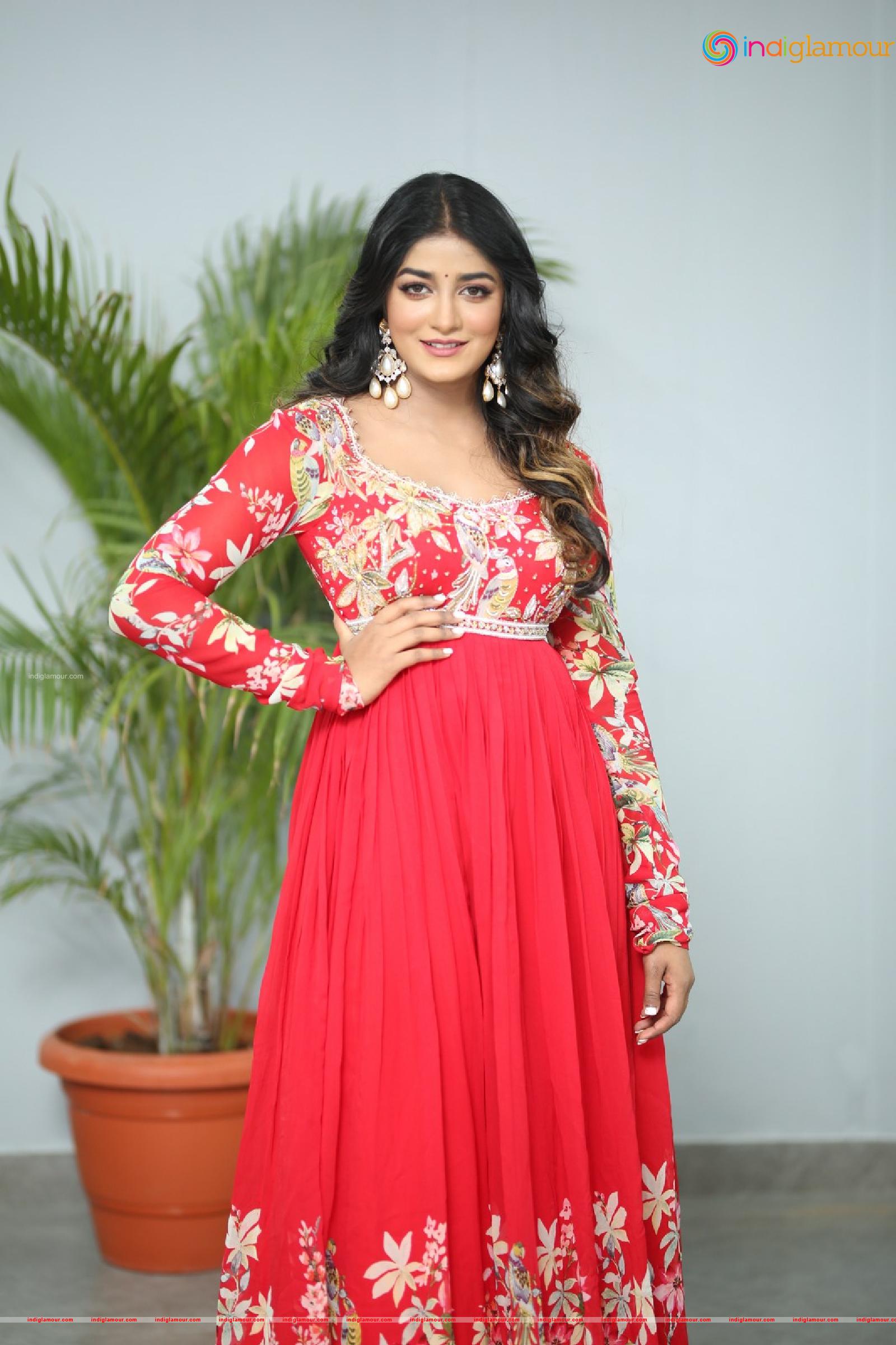 Dimple Hayathi Actress hd photo