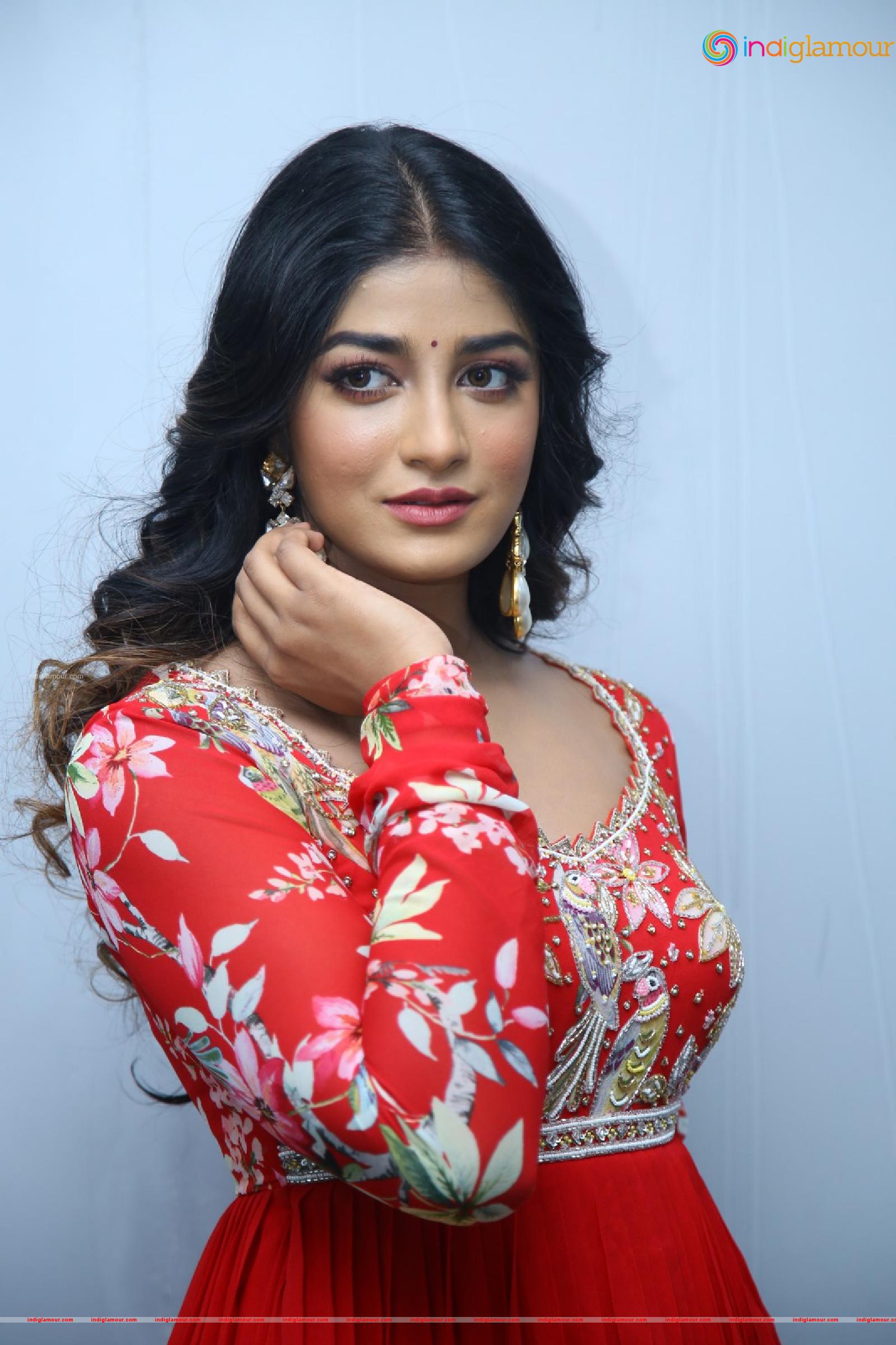 Dimple Hayathi Actress hd photo