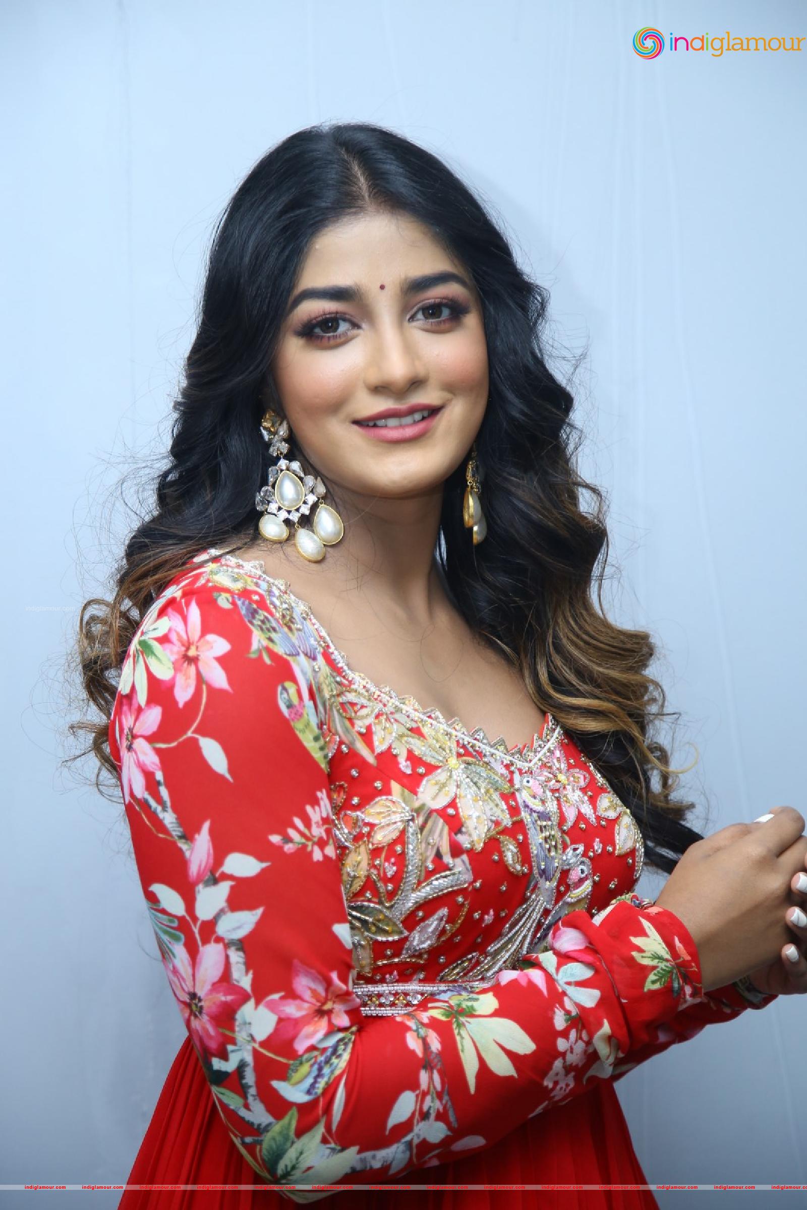 Dimple Hayathi Actress hd photo