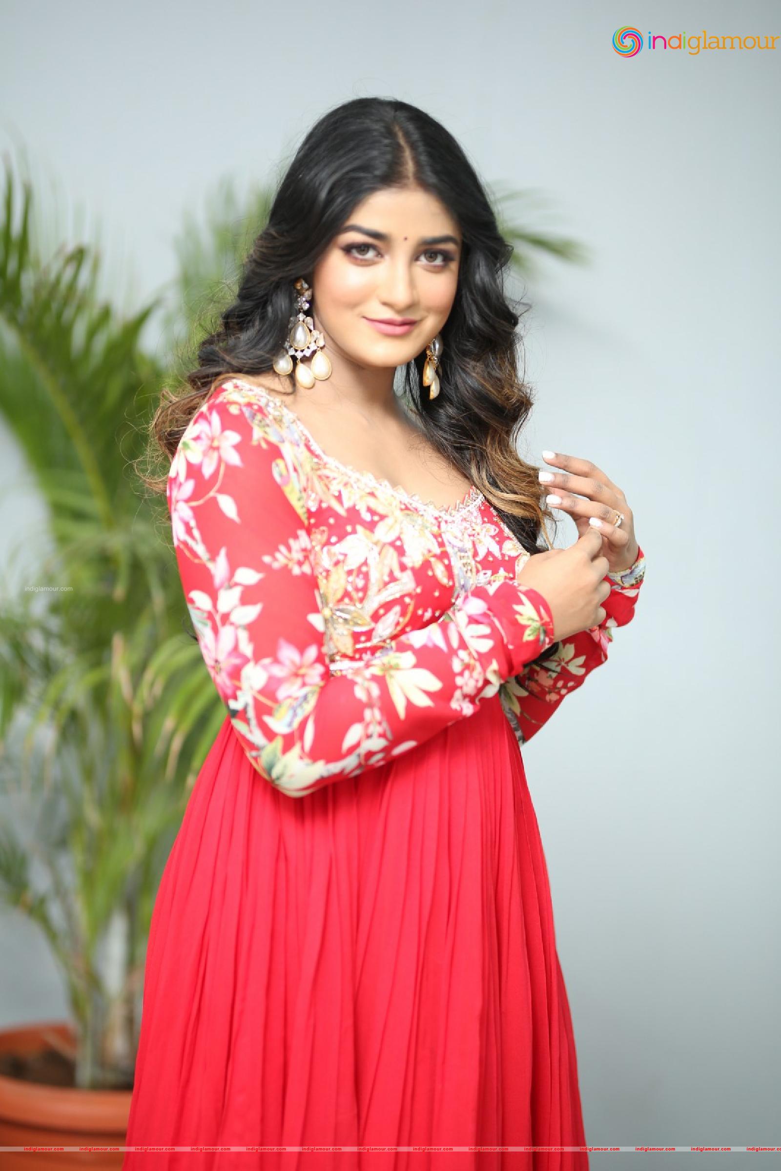 Dimple Hayathi Actress hd photo