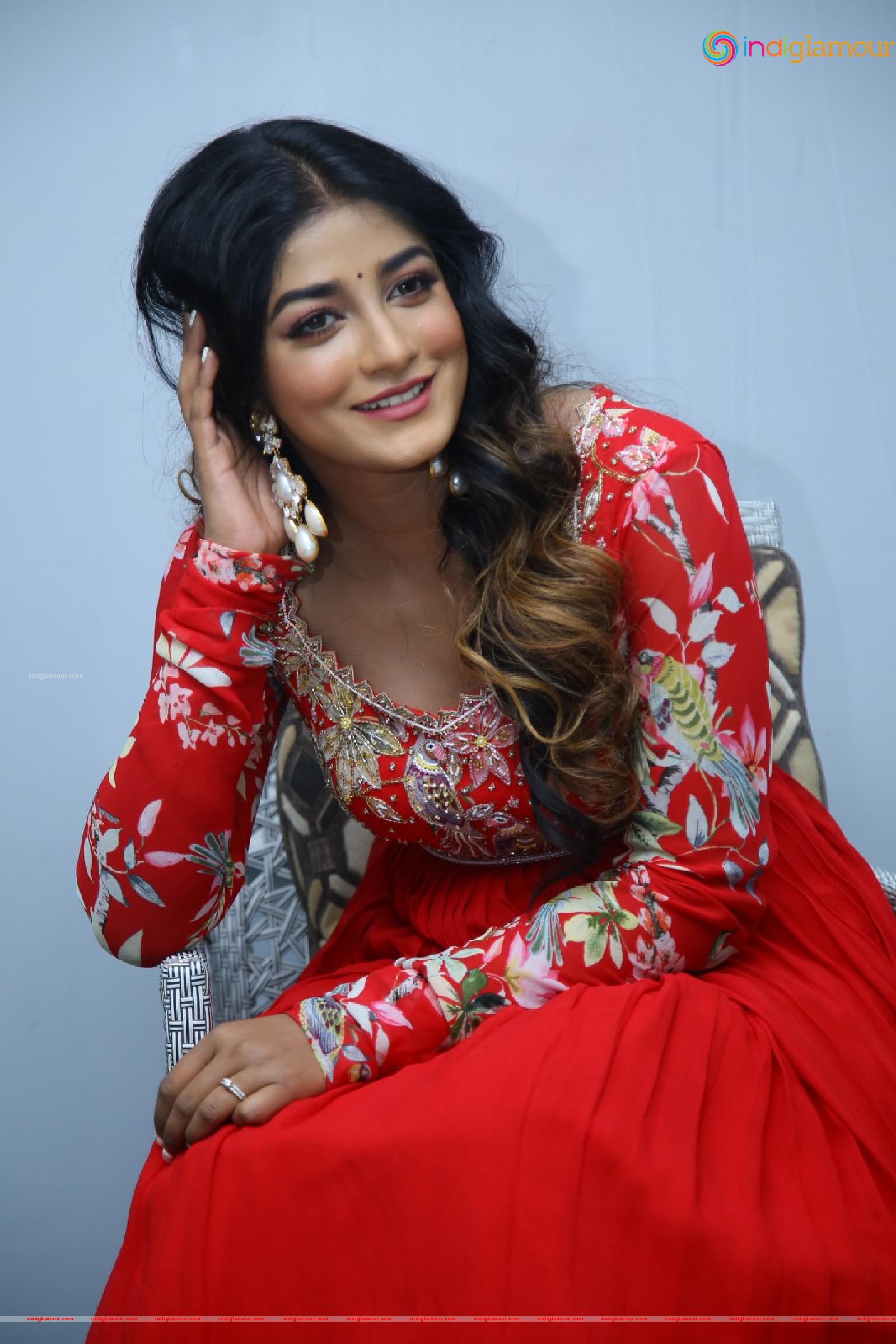Dimple Hayathi Actress hd photo