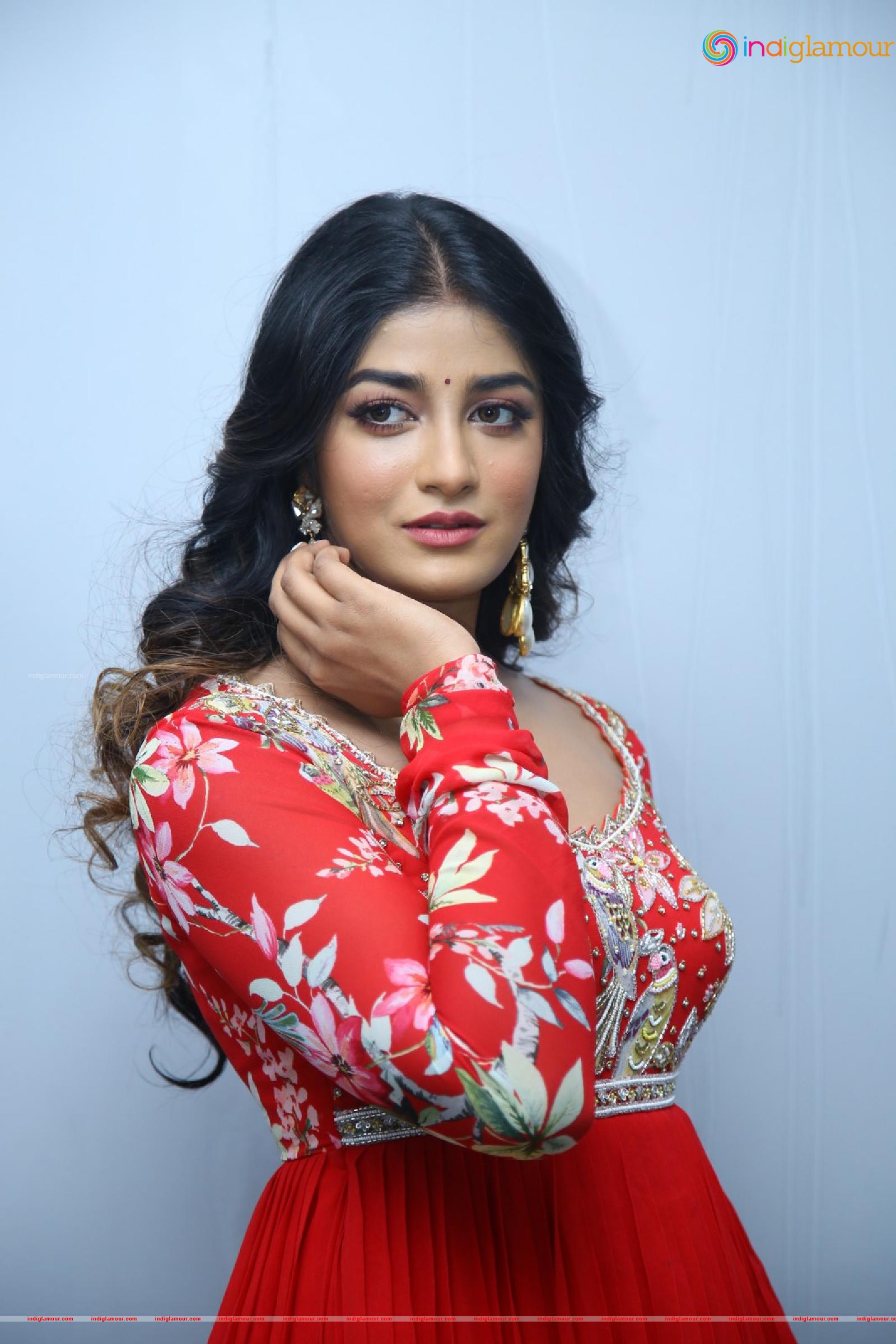 Dimple Hayathi Actress hd photo