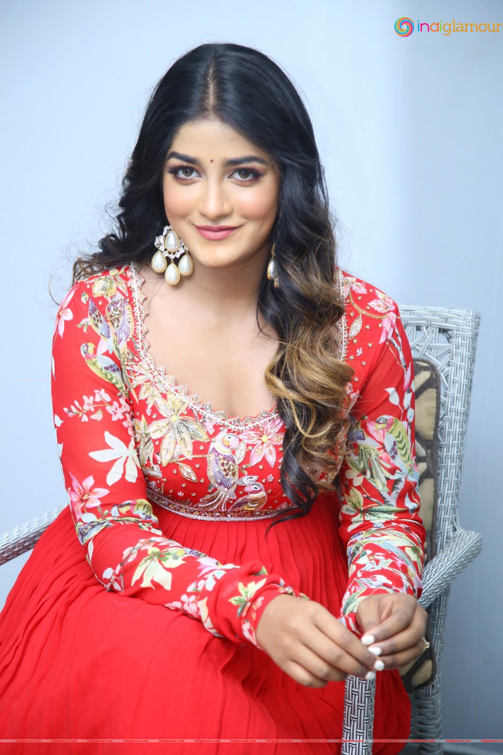 Dimple Hayathi Actress hd photo