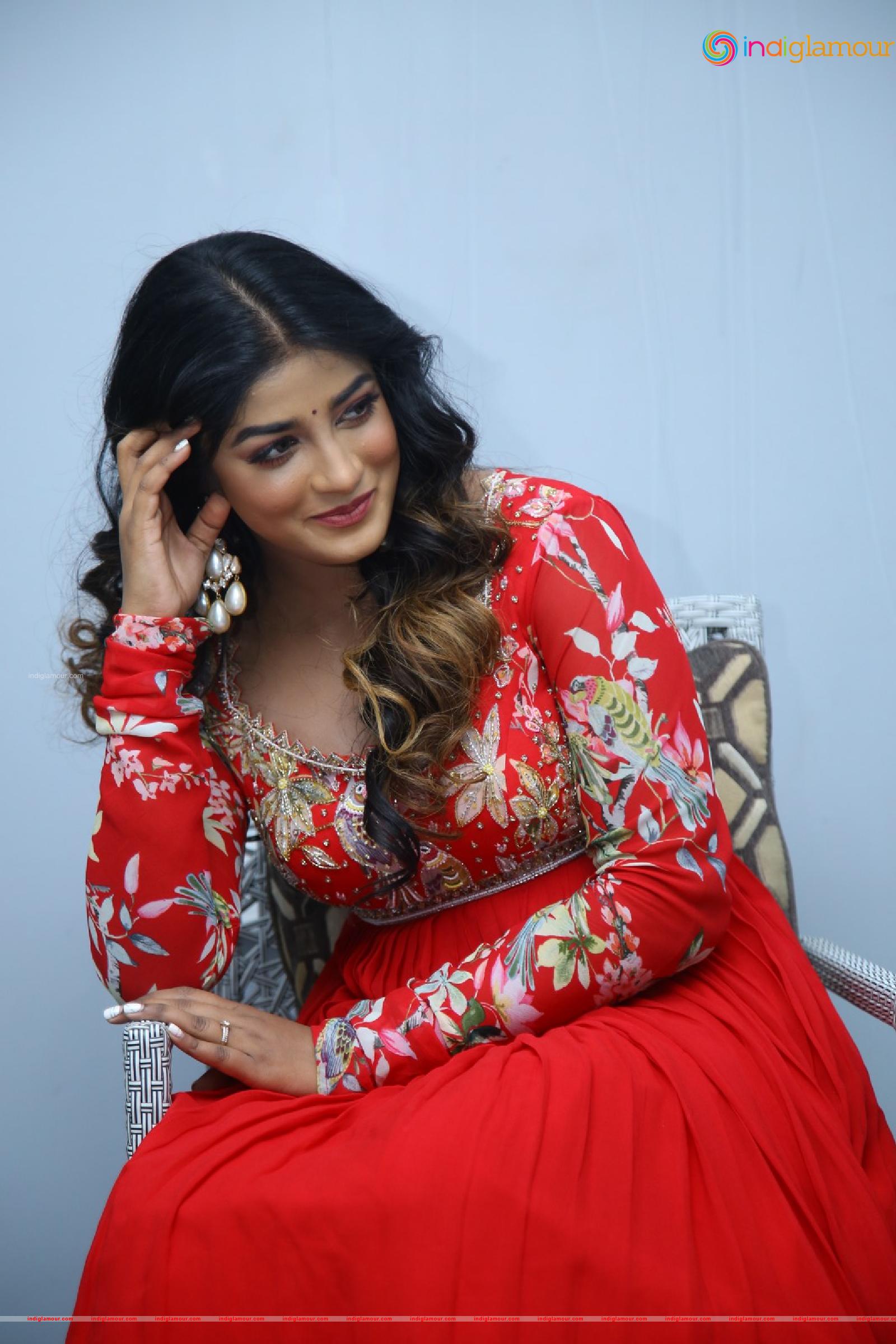 Dimple Hayathi Actress hd photo