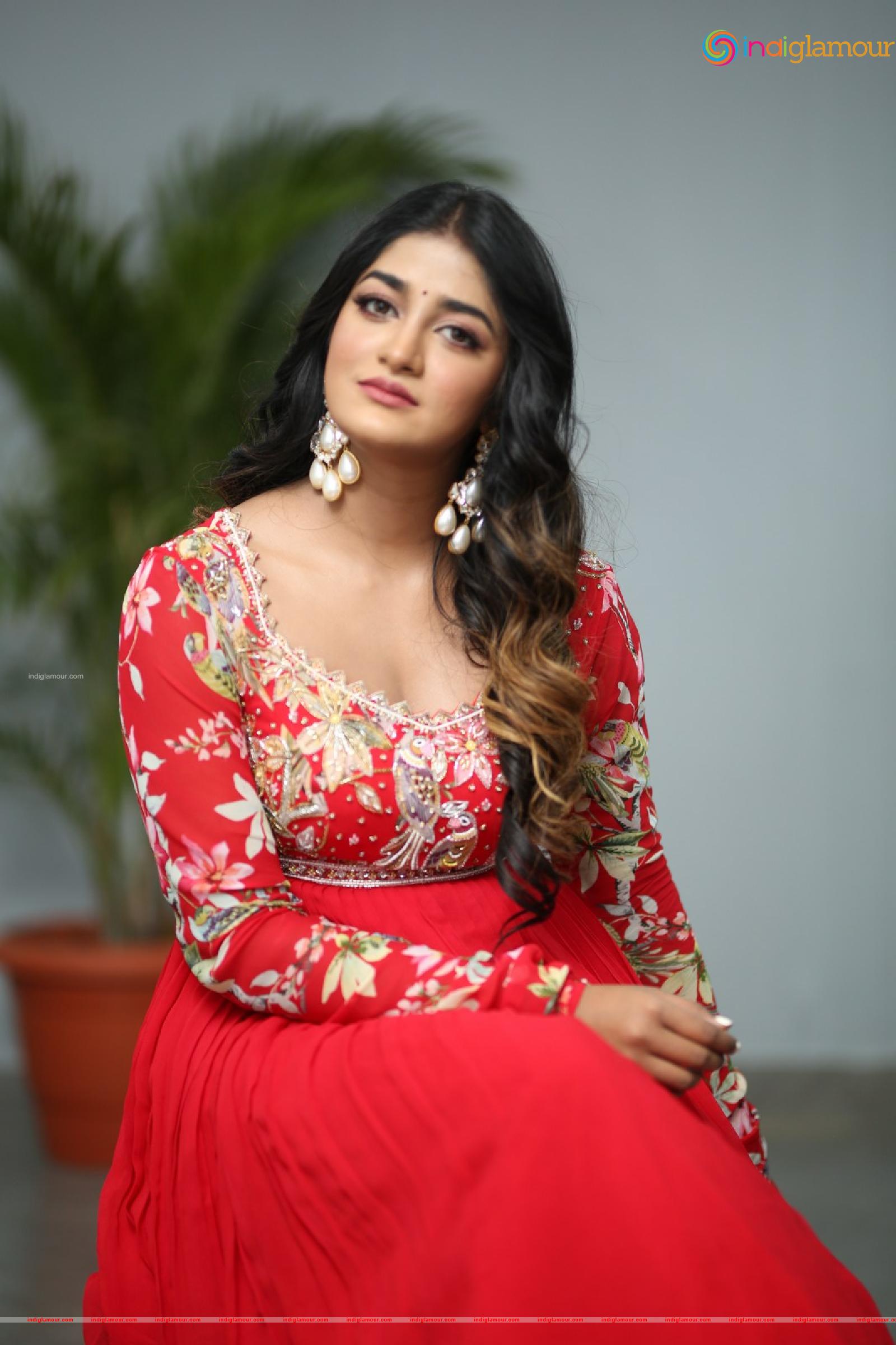 Dimple Hayathi Actress hd photo
