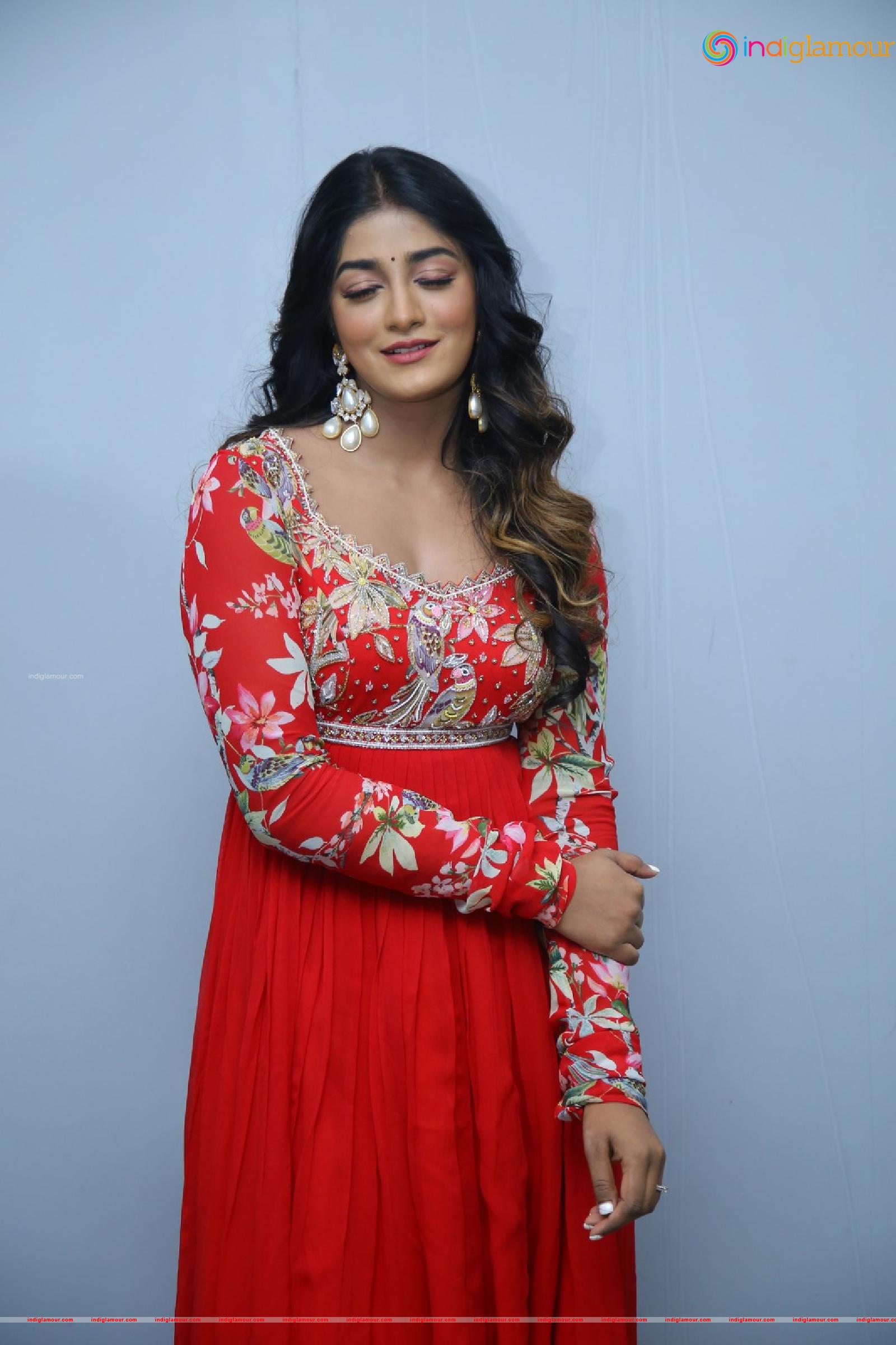 Dimple Hayathi Actress hd photo