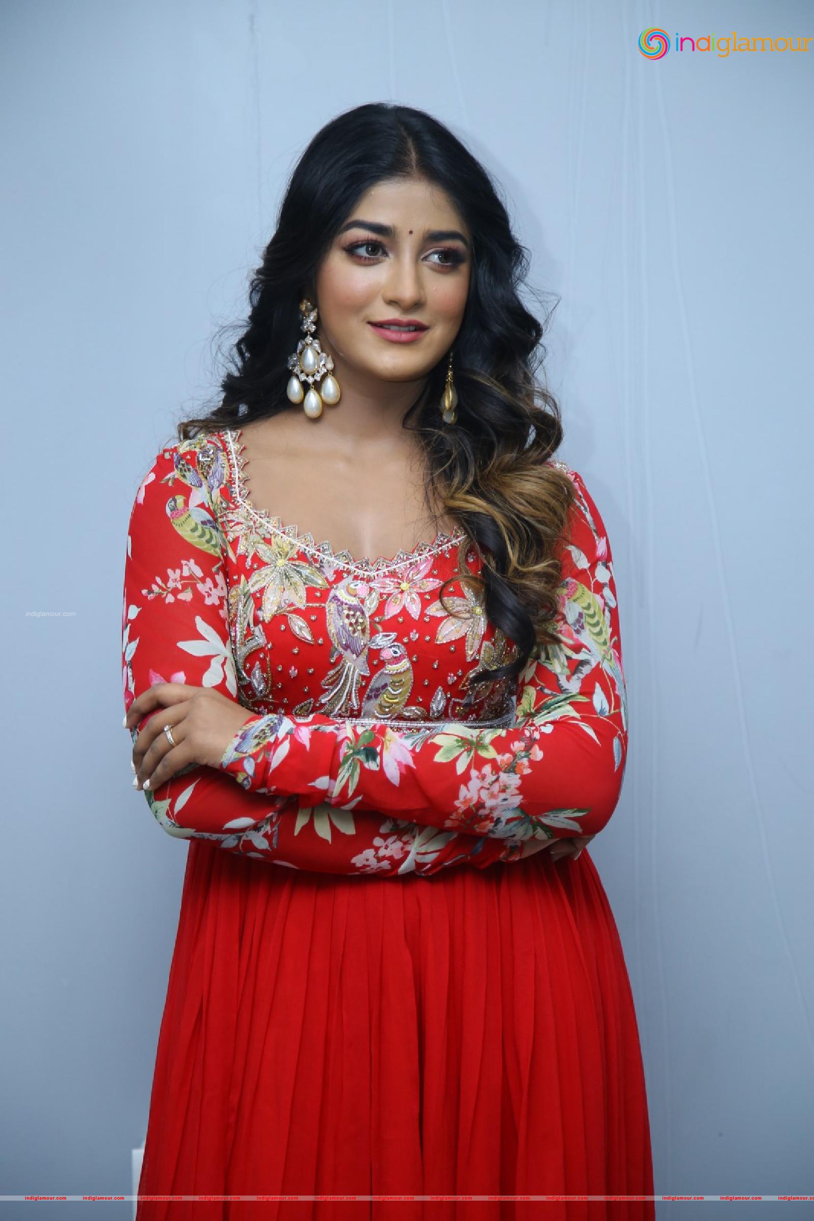 Dimple Hayathi Actress hd photo