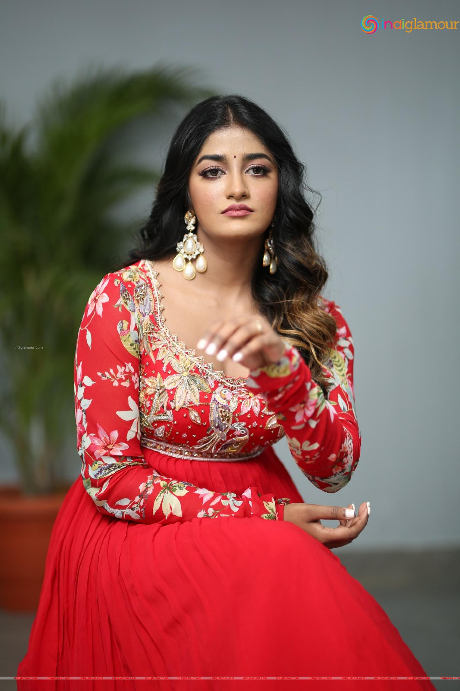Dimple Hayathi Actress hd photo