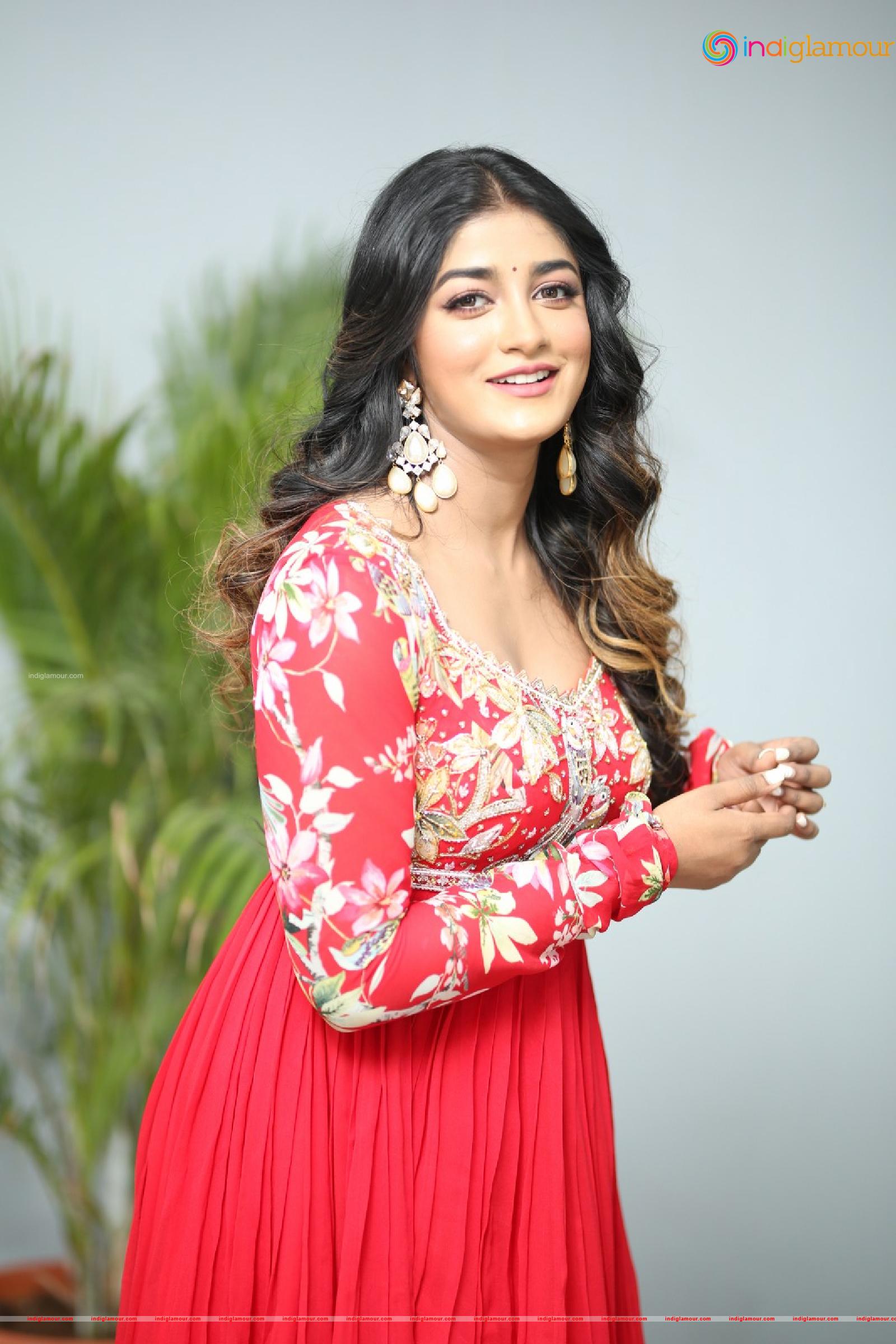 Dimple Hayathi Actress hd photo