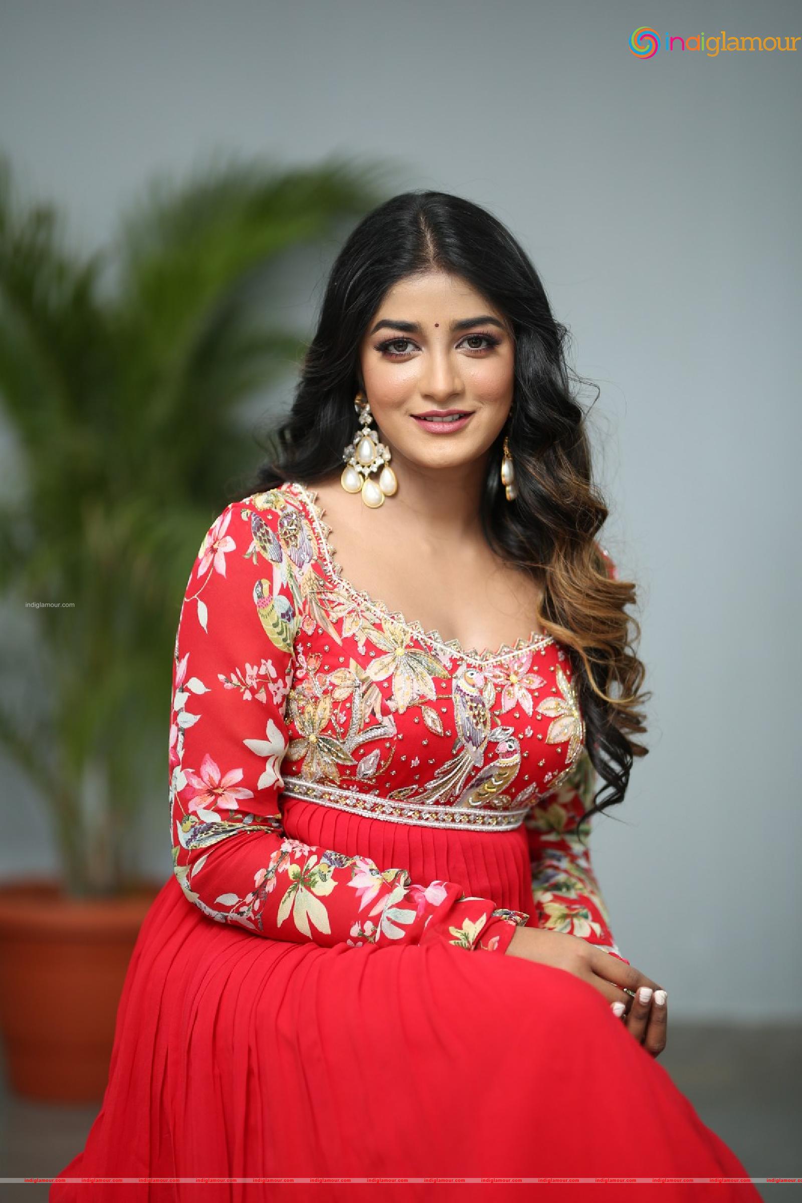 Dimple Hayathi Actress hd photo