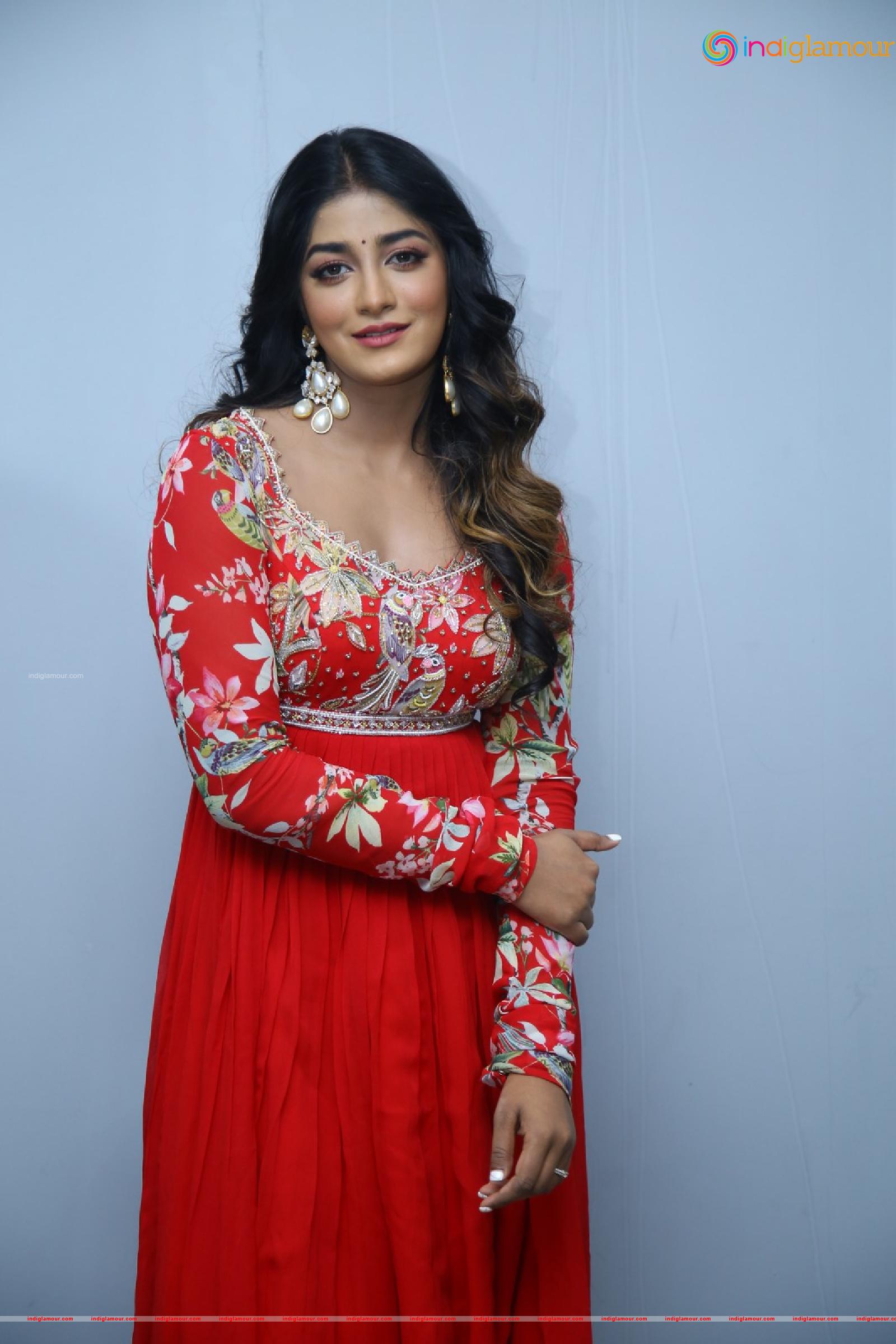 Dimple Hayathi Actress hd photo