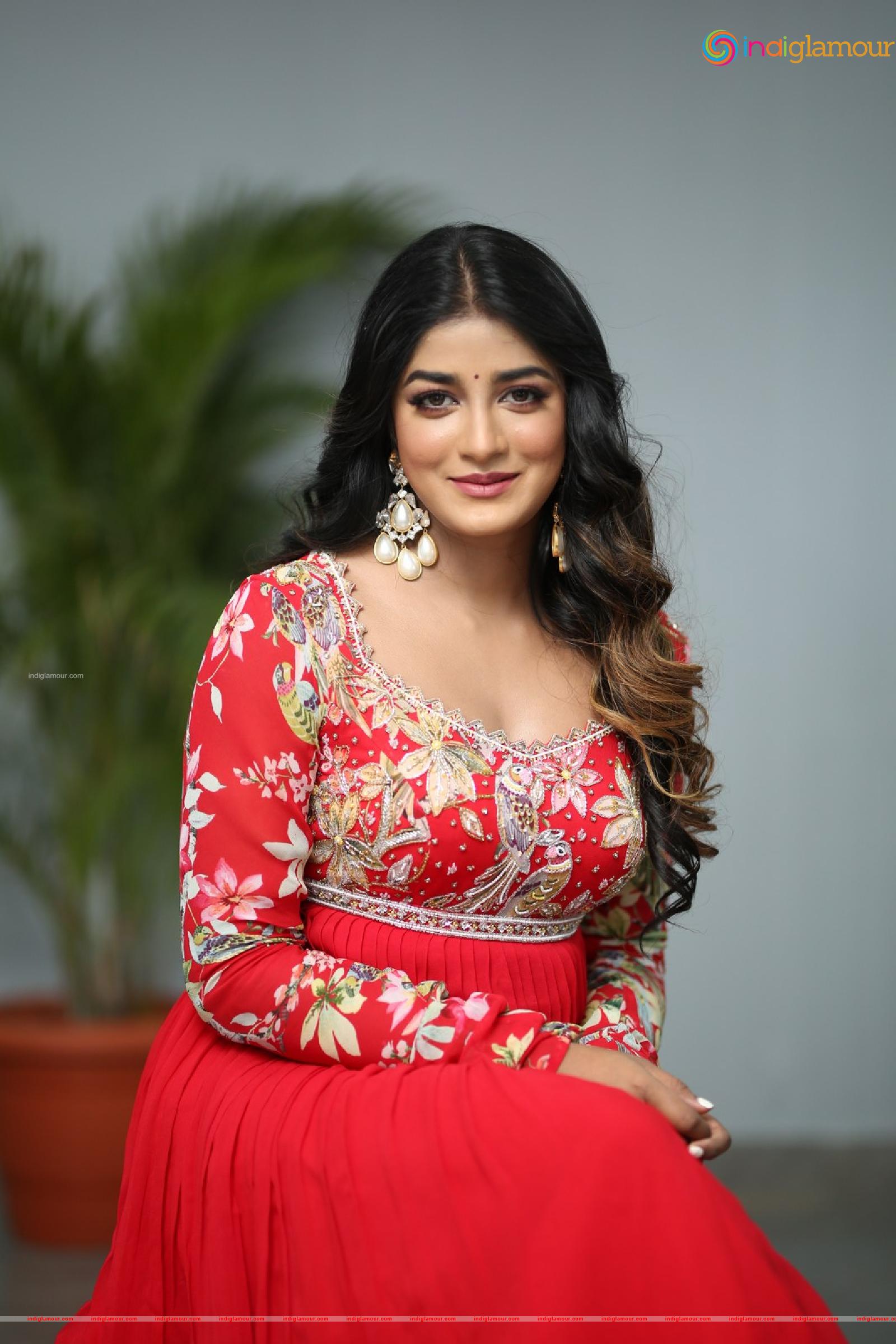 Dimple Hayathi Actress hd photo