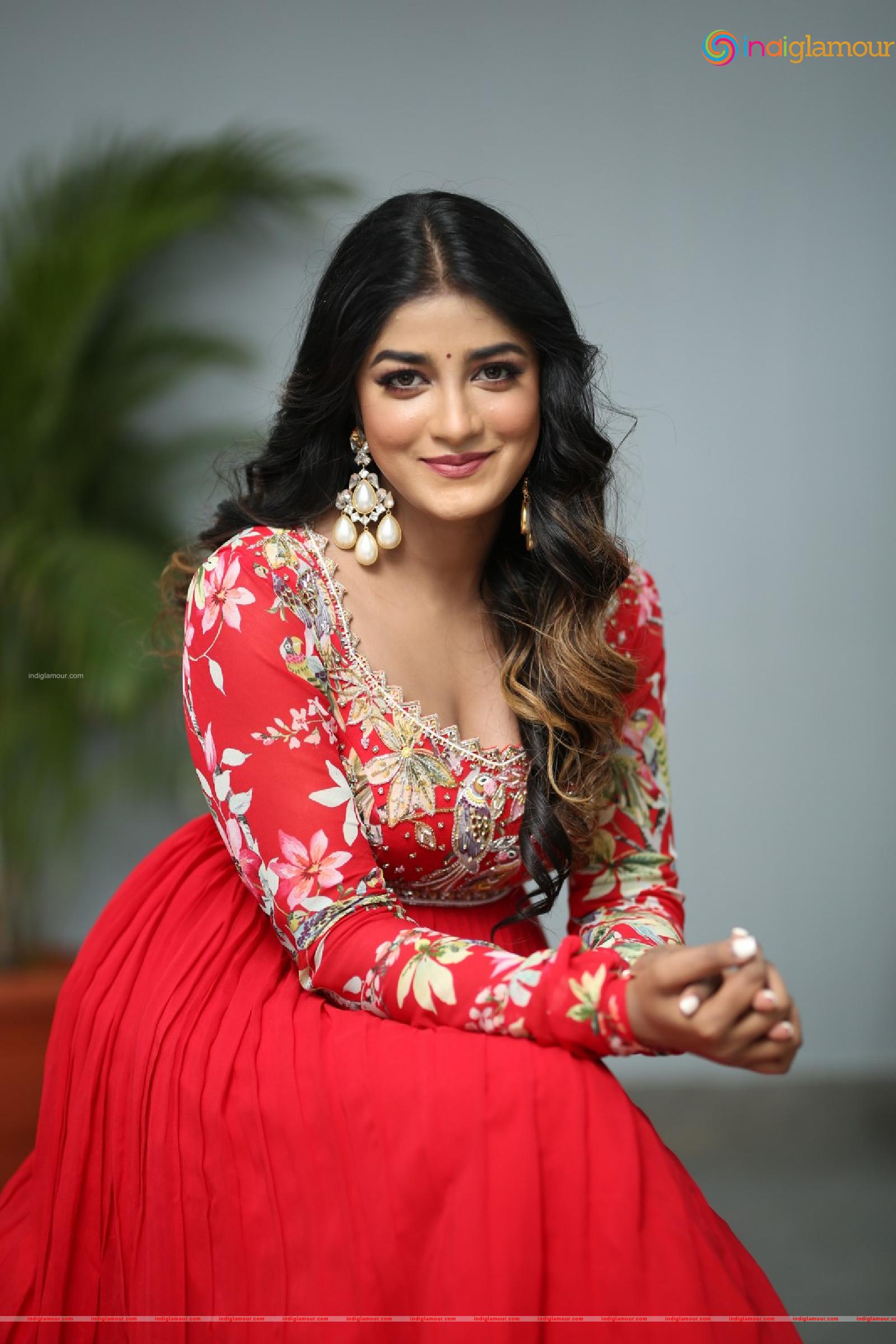 Dimple Hayathi Actress hd photo