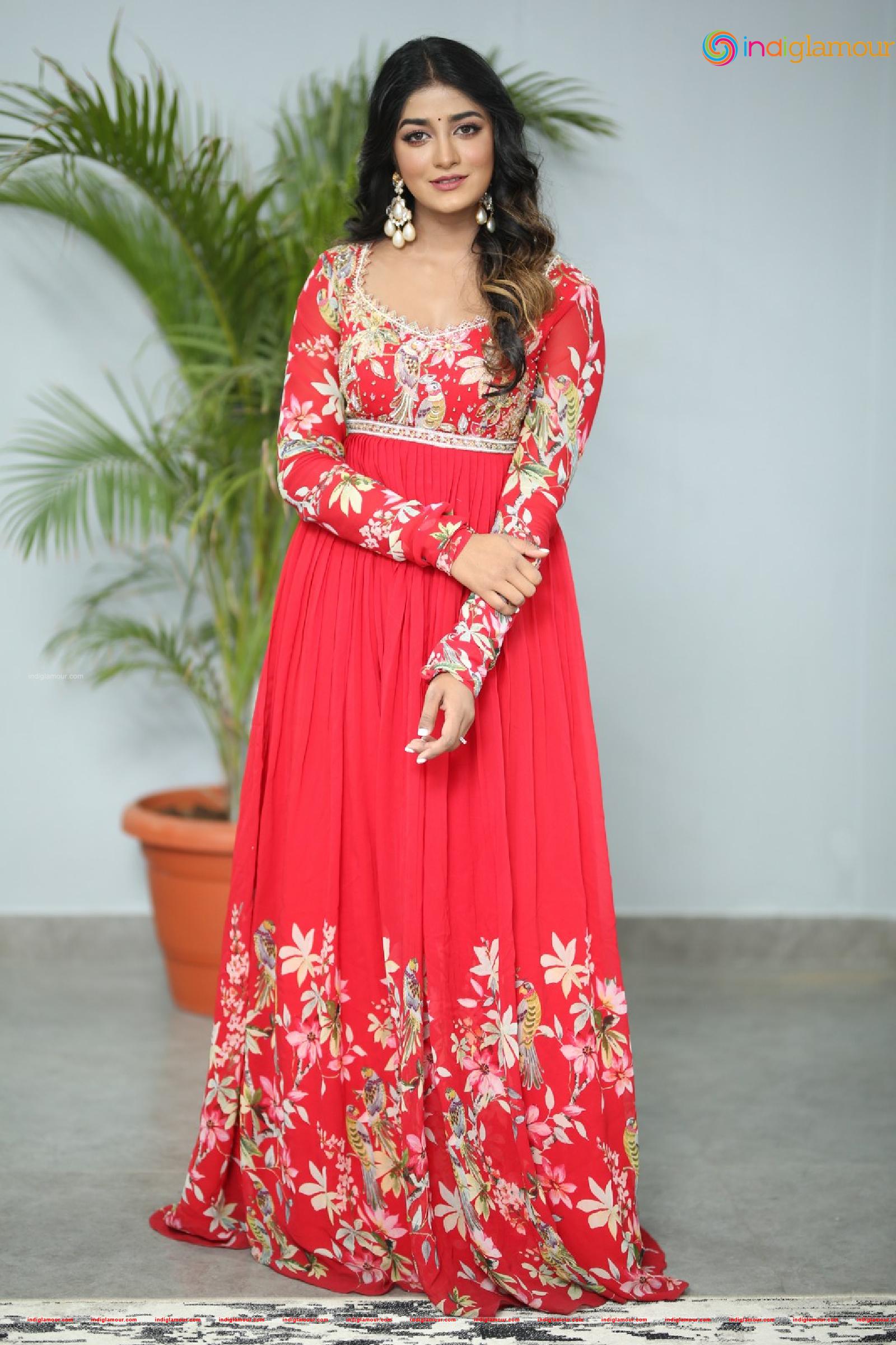 Dimple Hayathi Actress hd photo