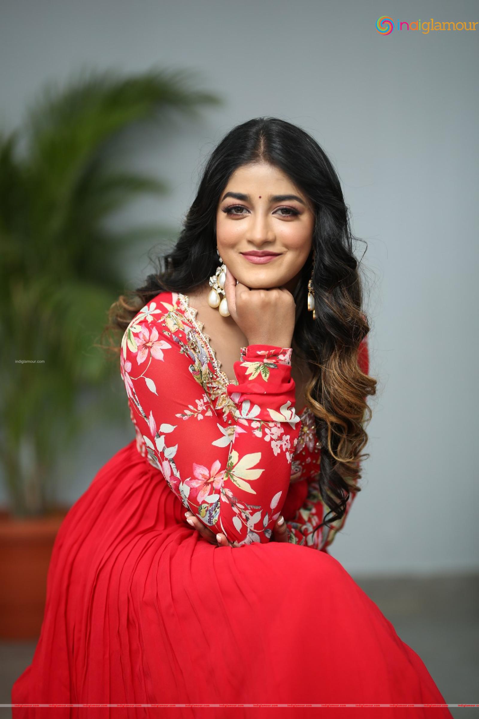 Dimple Hayathi Actress hd photo