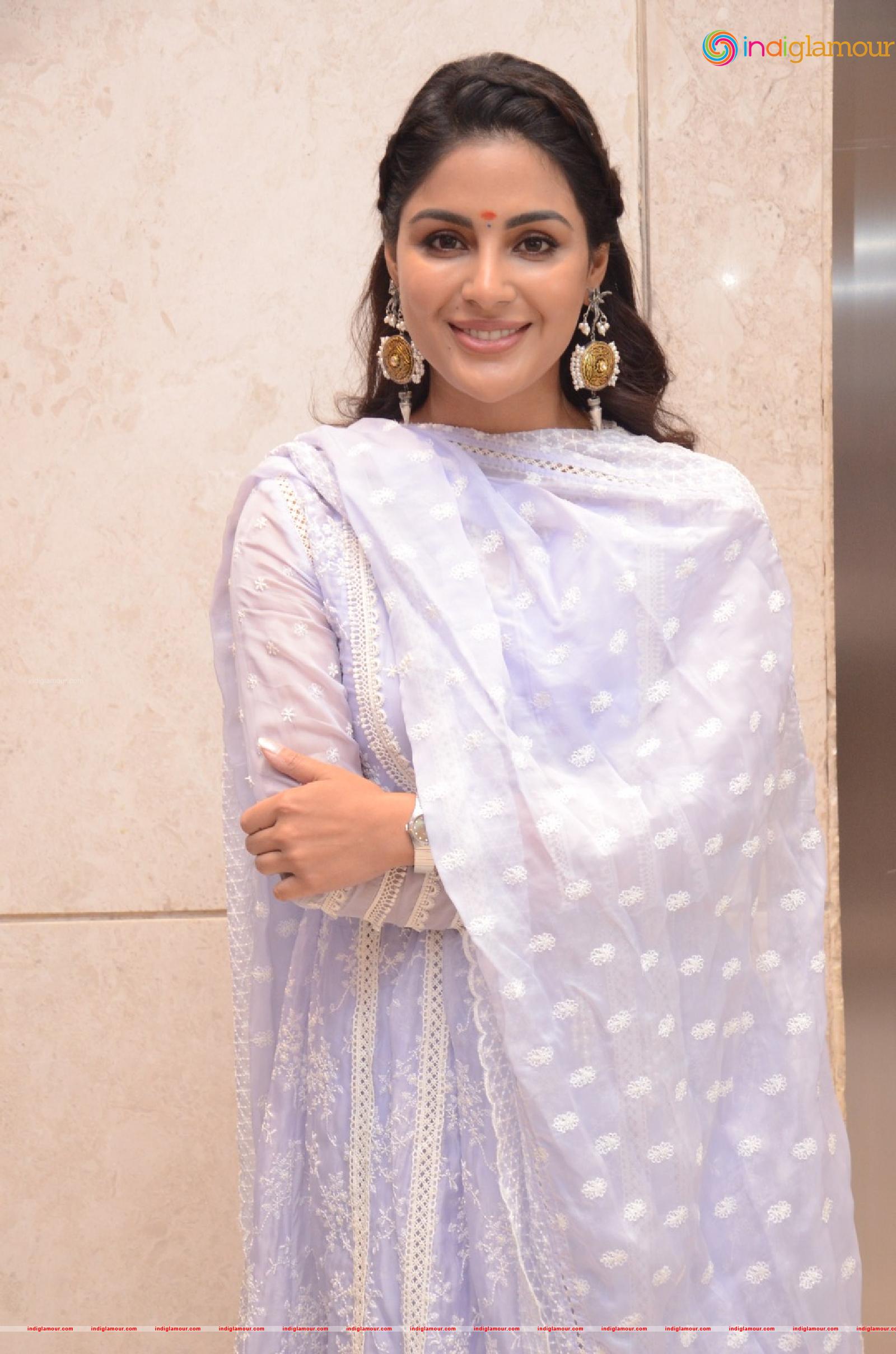 Samyuktha Menon Actress hd photo