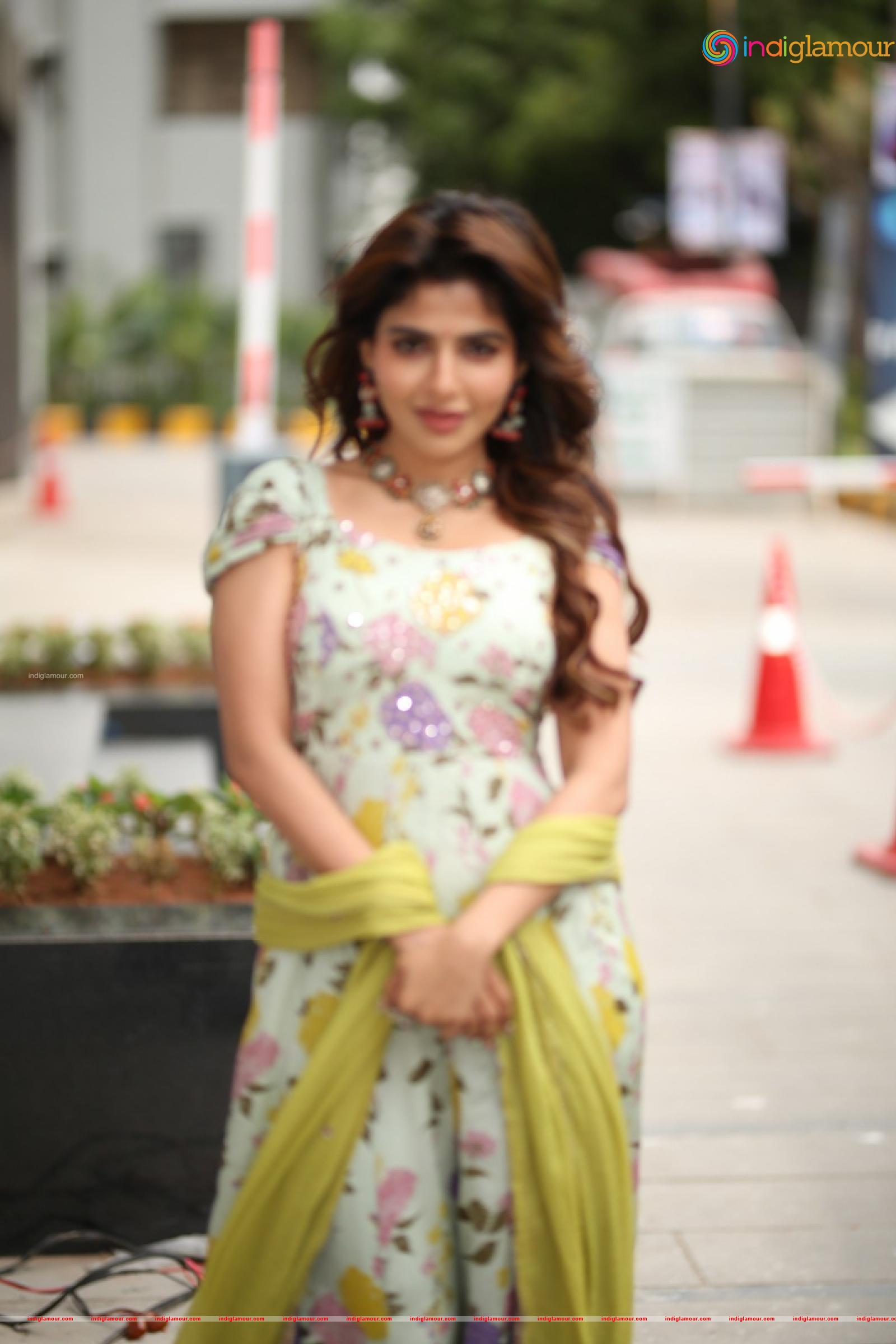 Iswarya Menon Actress hd photo