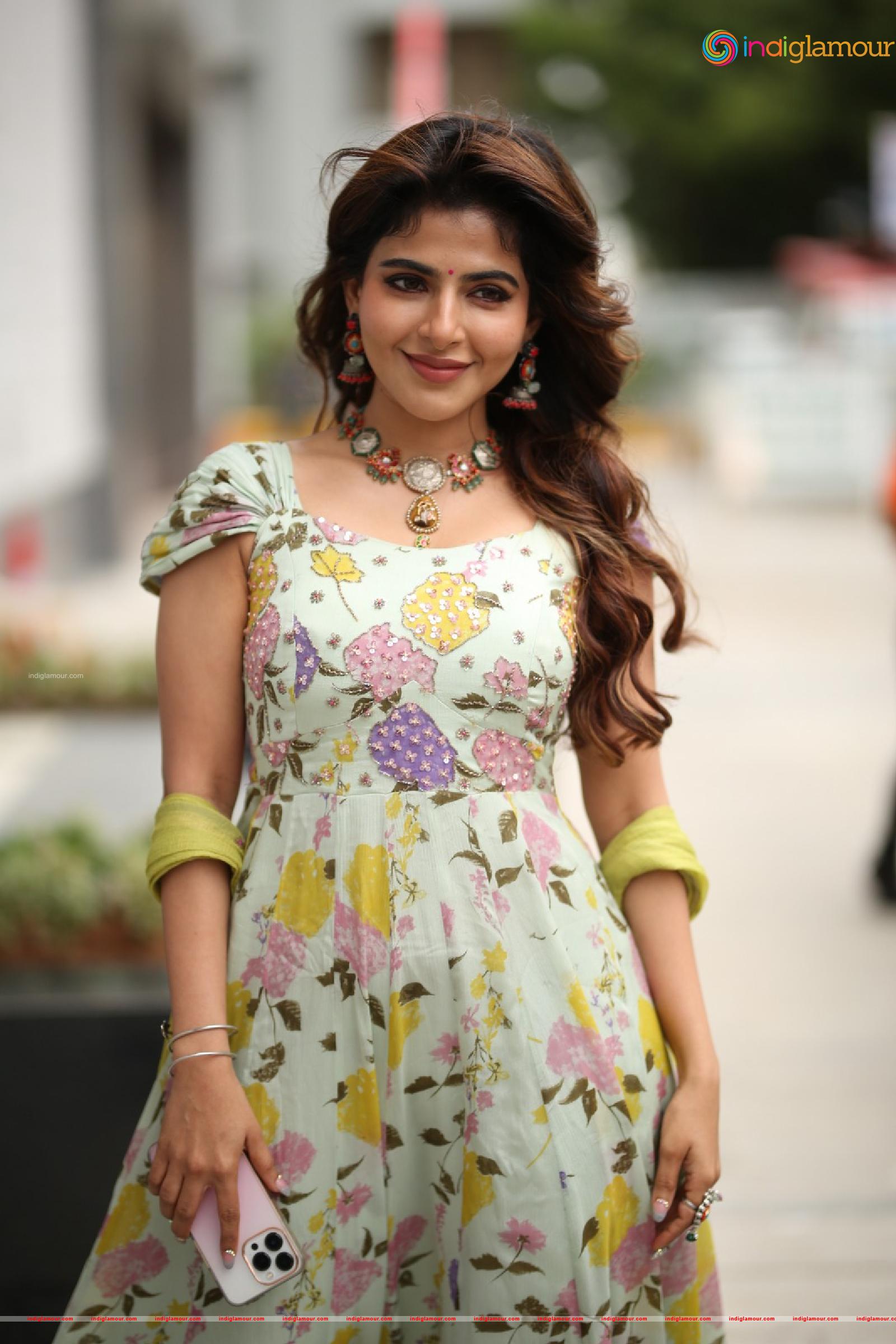 Iswarya Menon Actress hd photo