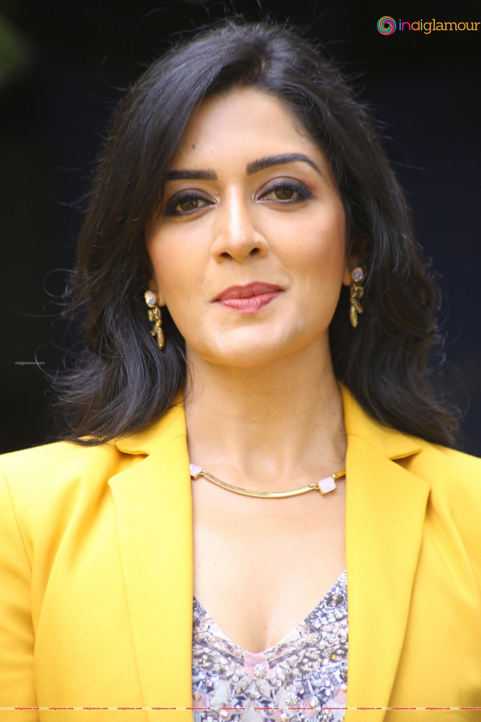 Vimala Raman Actress hd photo