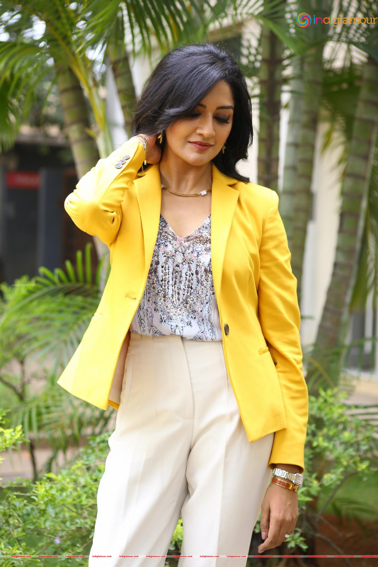Vimala Raman Actress hd photo