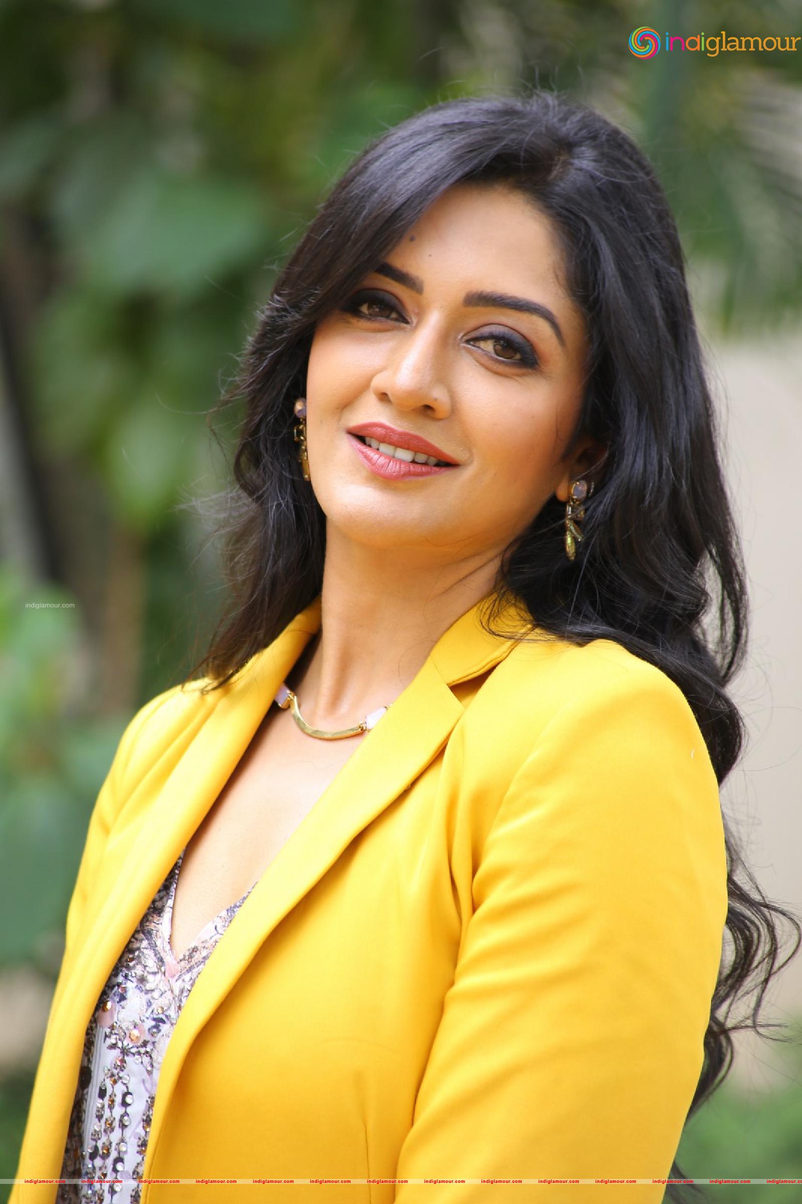 Vimala Raman Actress hd photo
