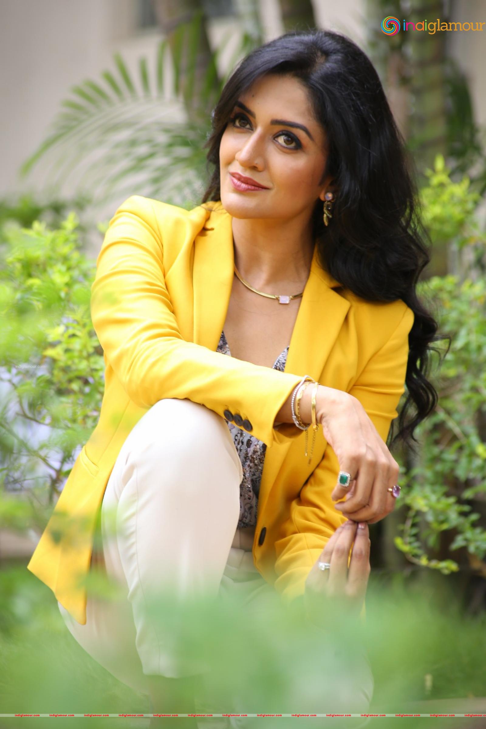Vimala Raman Actress hd photo
