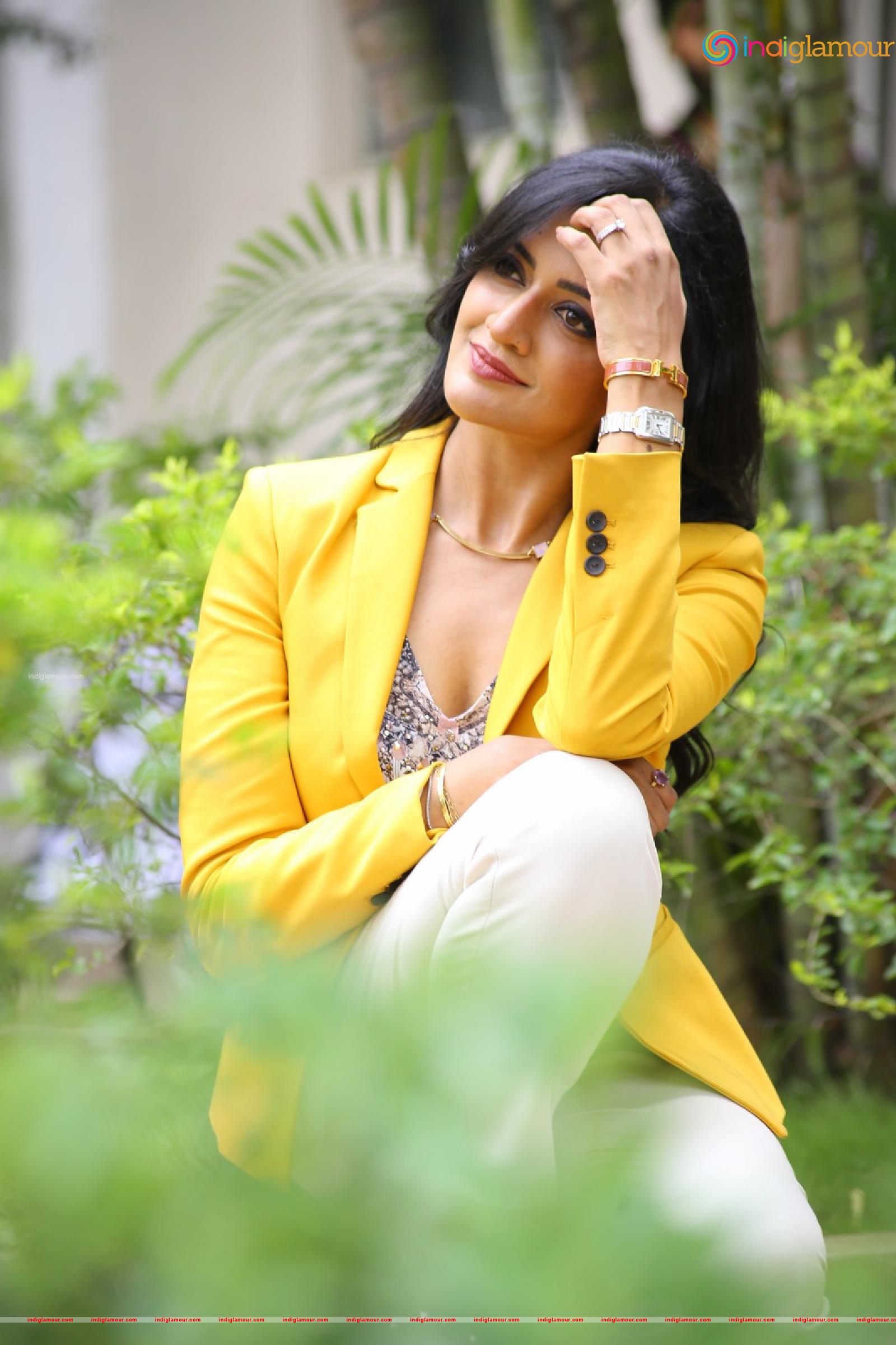 Vimala Raman Actress hd photo
