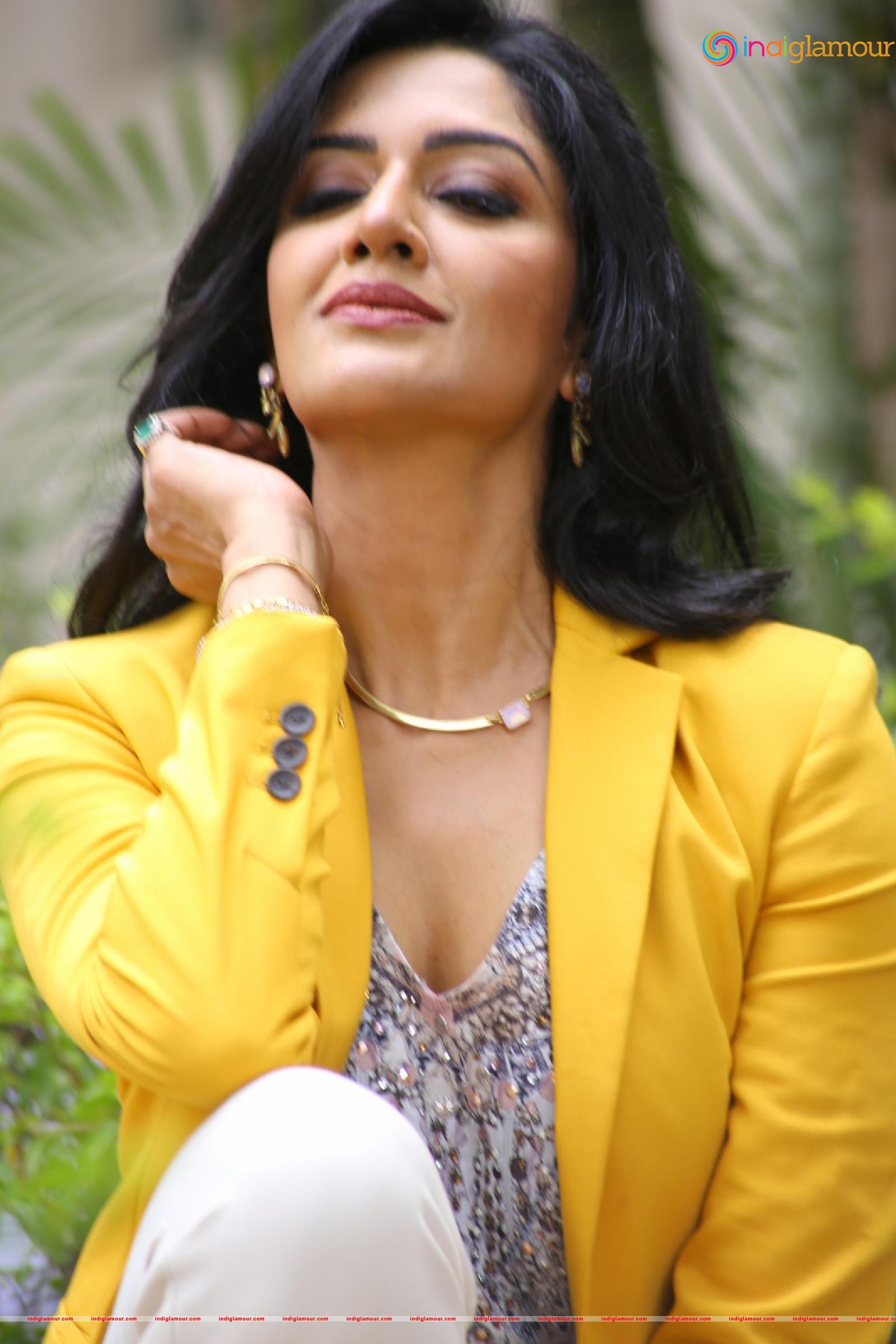 Vimala Raman Actress hd photo
